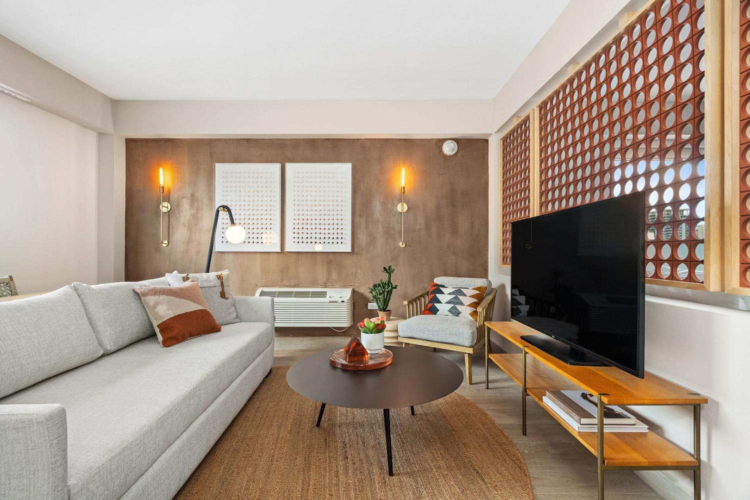 Studio Suite Plus - Photo 1