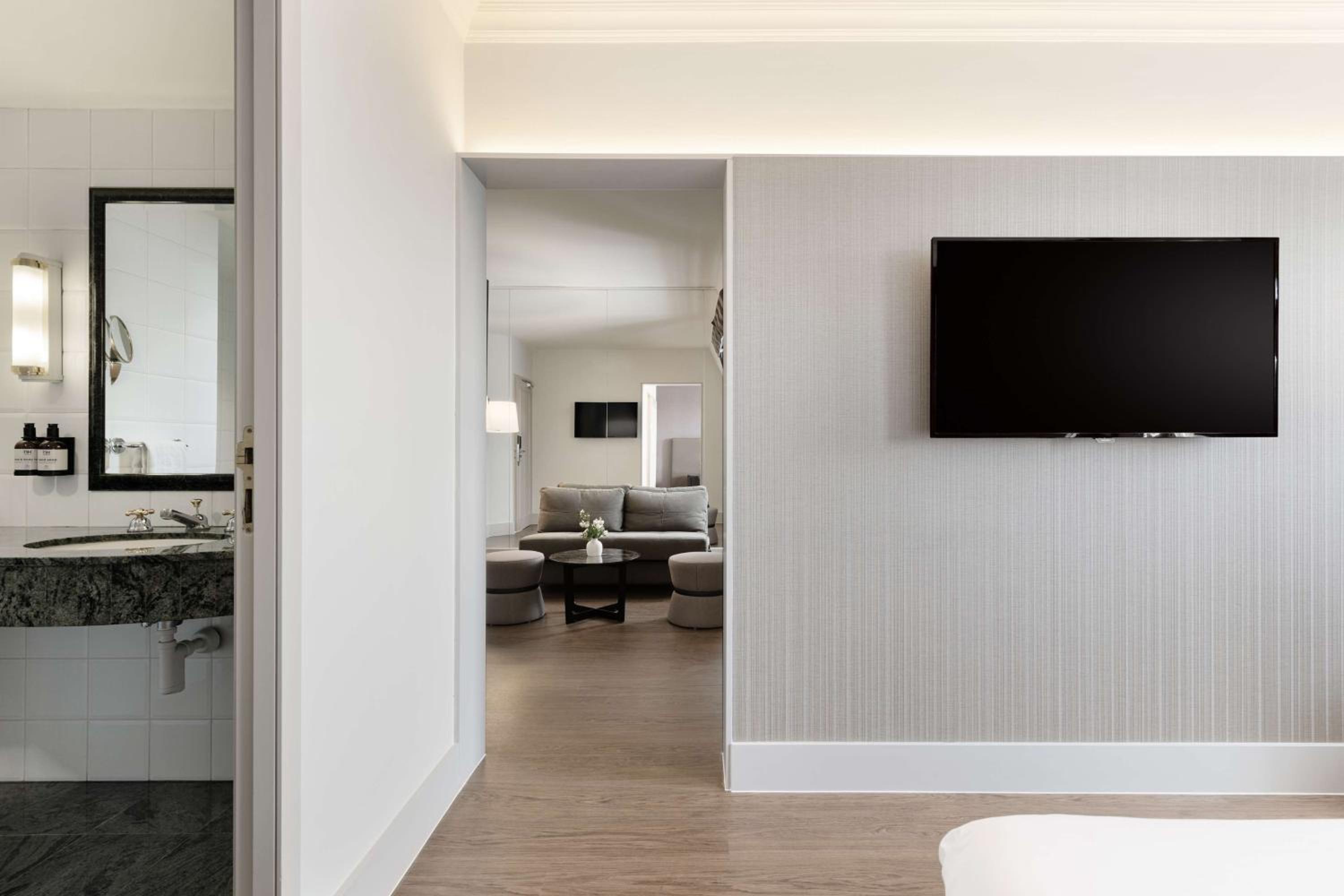 Suite with Extra Bed (2 Adults + 2 Children)