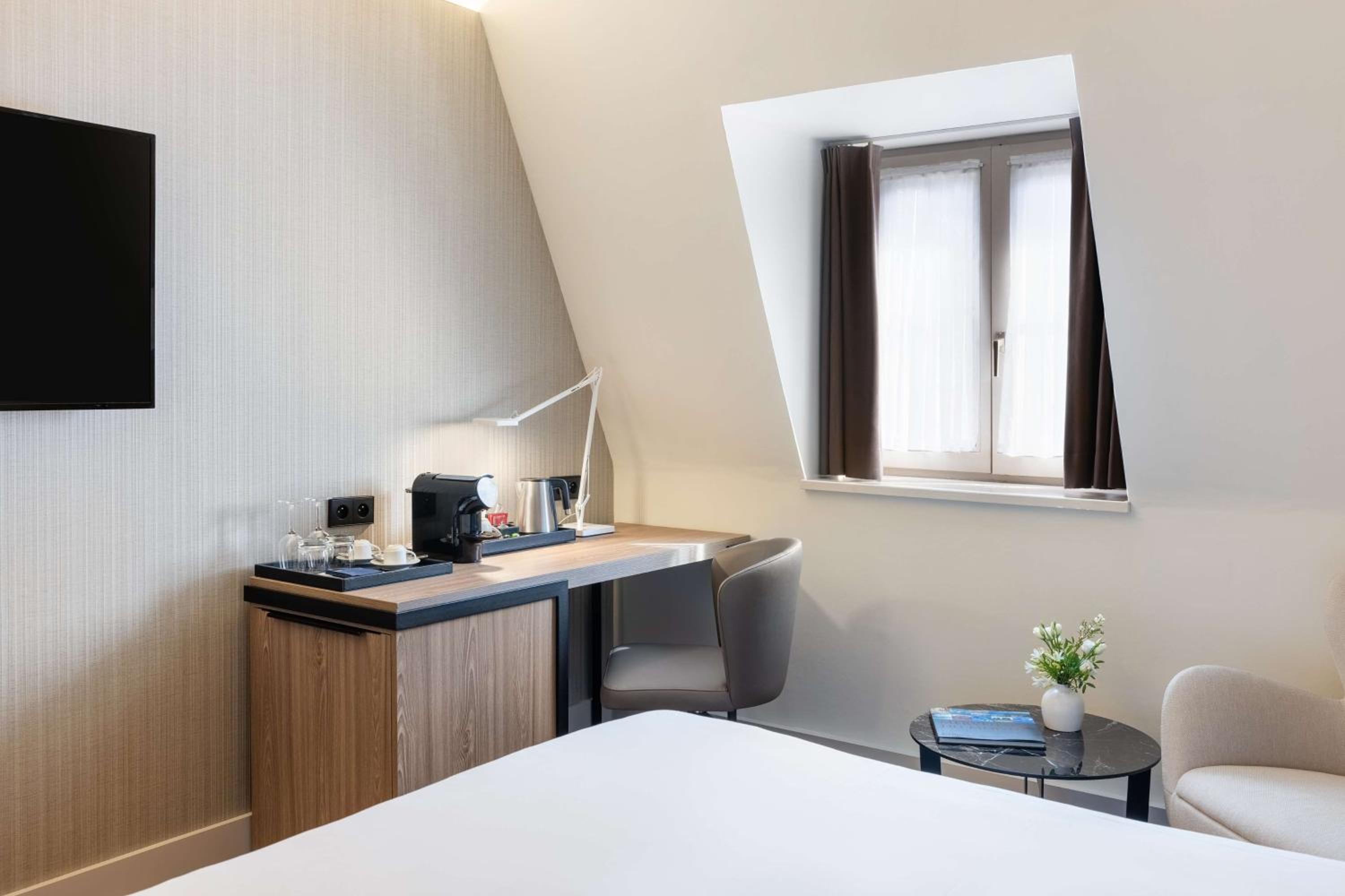 Standard Double or Twin Room thumbnail 5