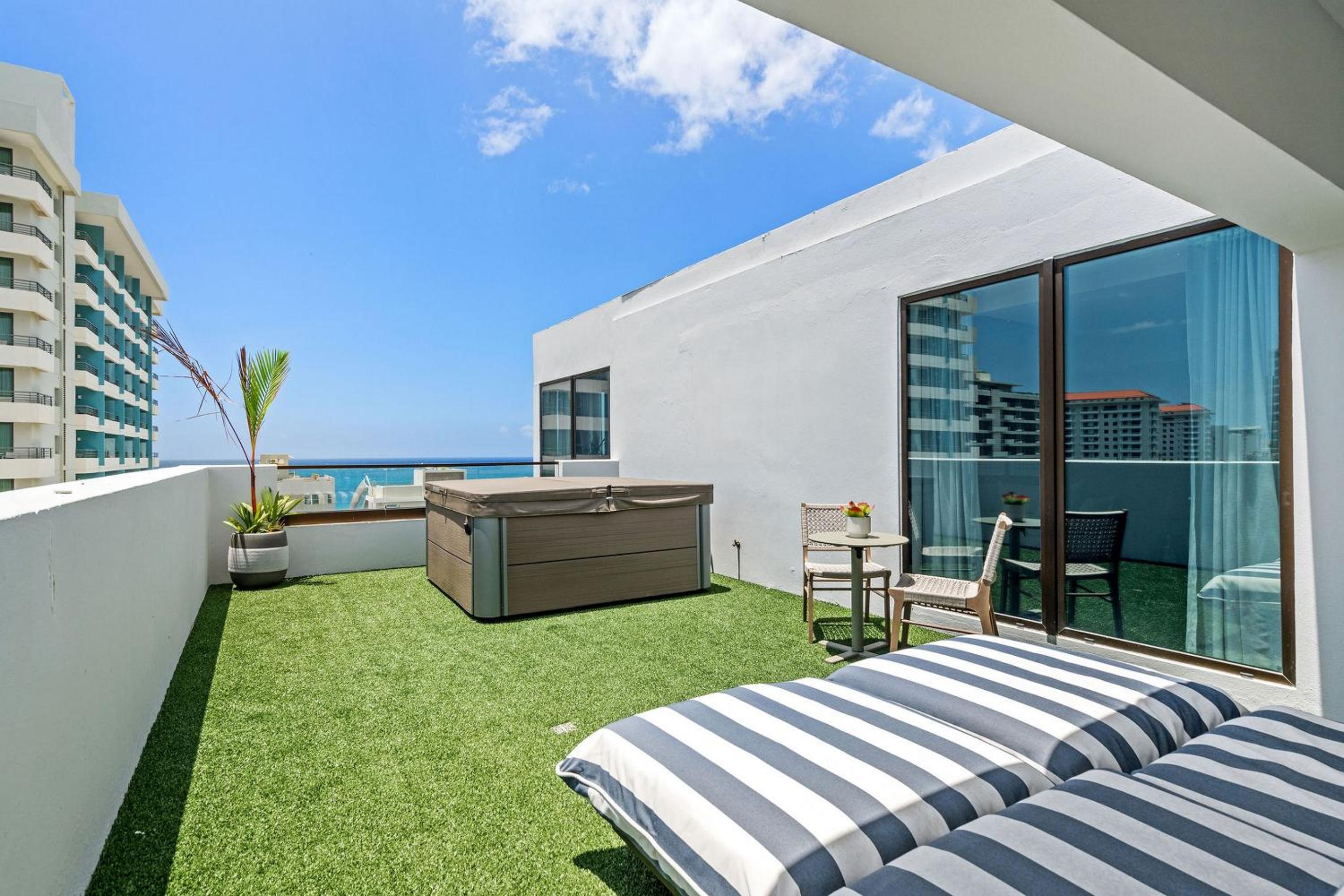 Two Bedroom Penthouse - Photo 6