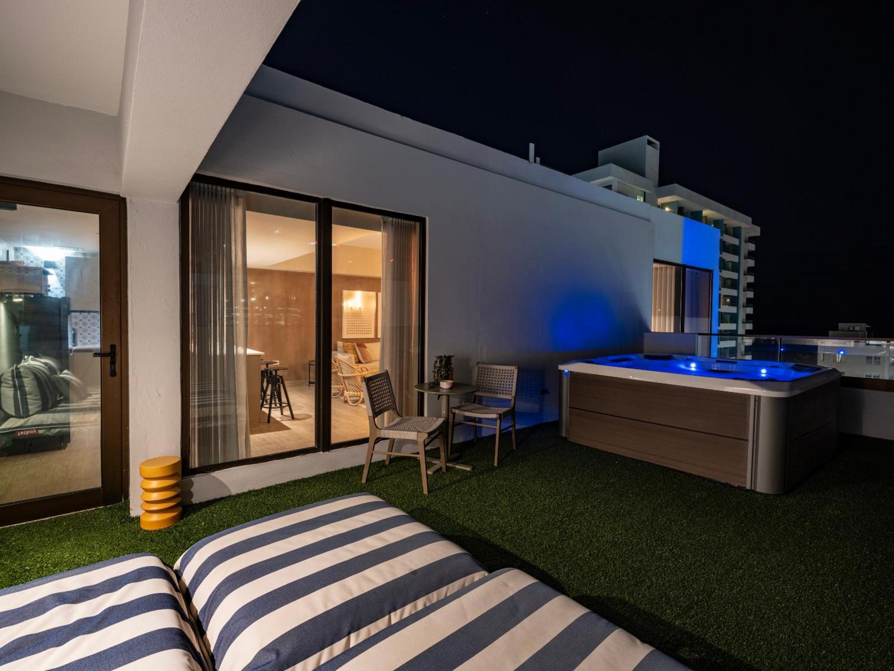 Two Bedroom Penthouse - Photo 14