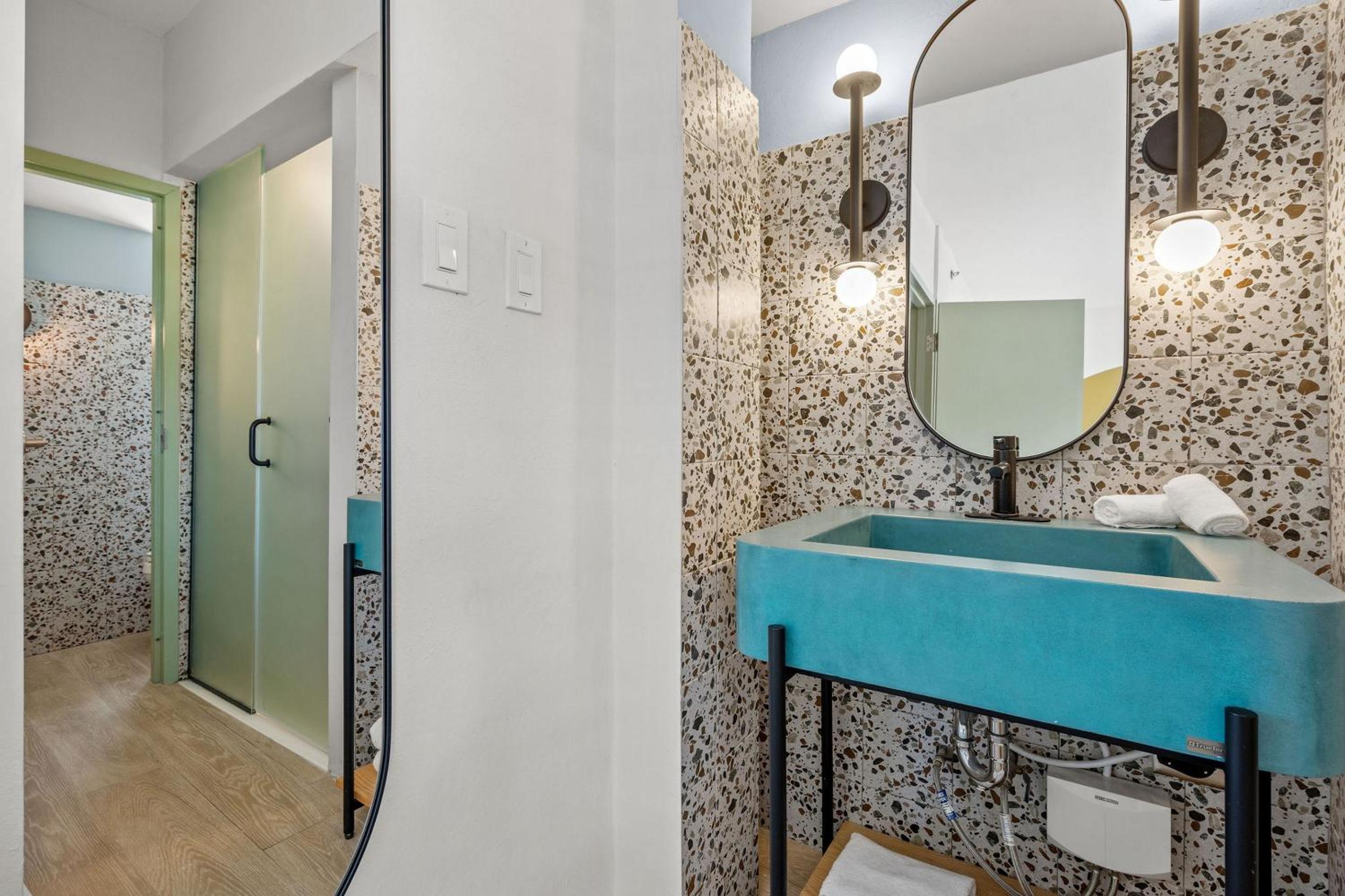 Two Bedroom Penthouse - Photo 10