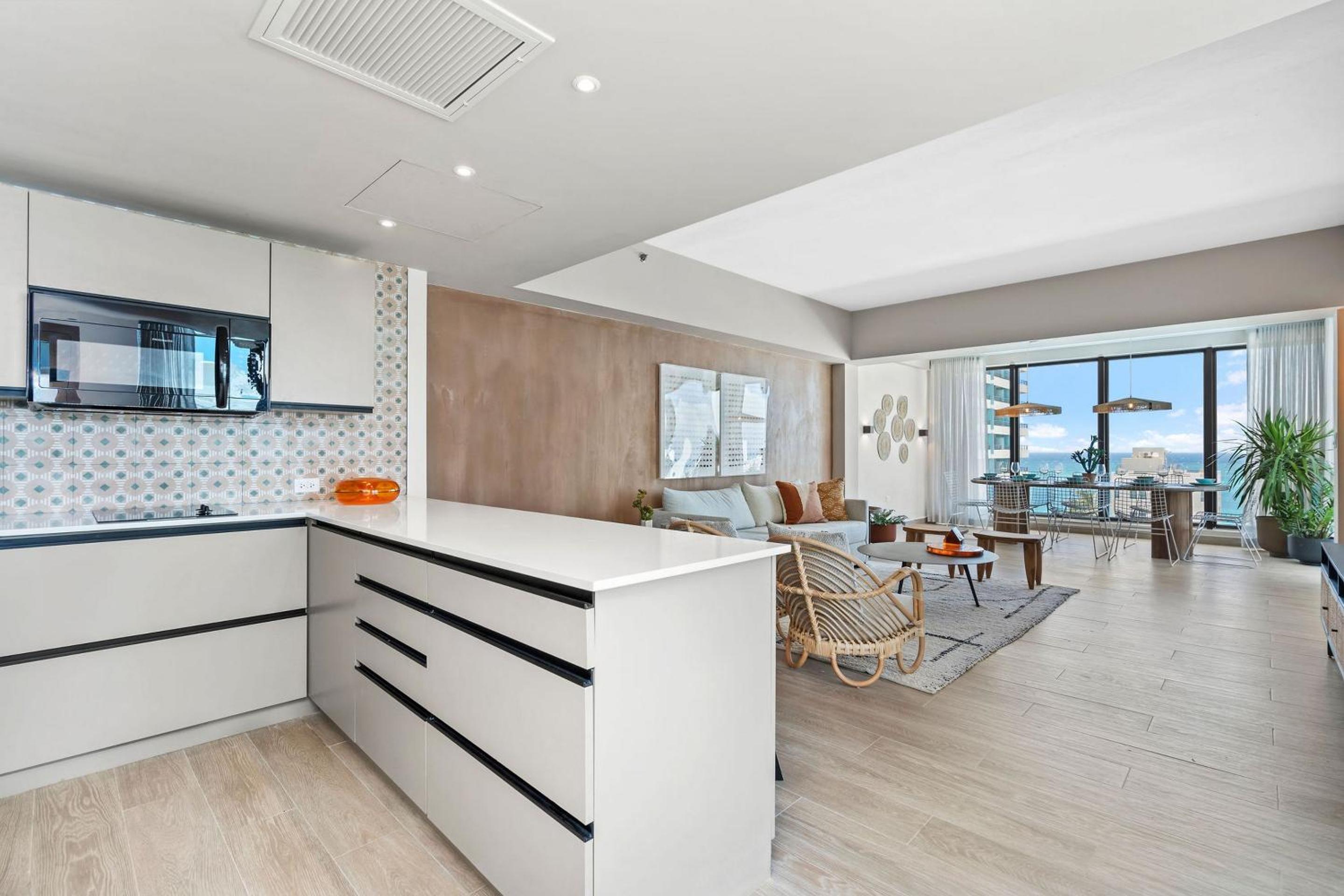 Three Bedroom Penthouse - Photo 13