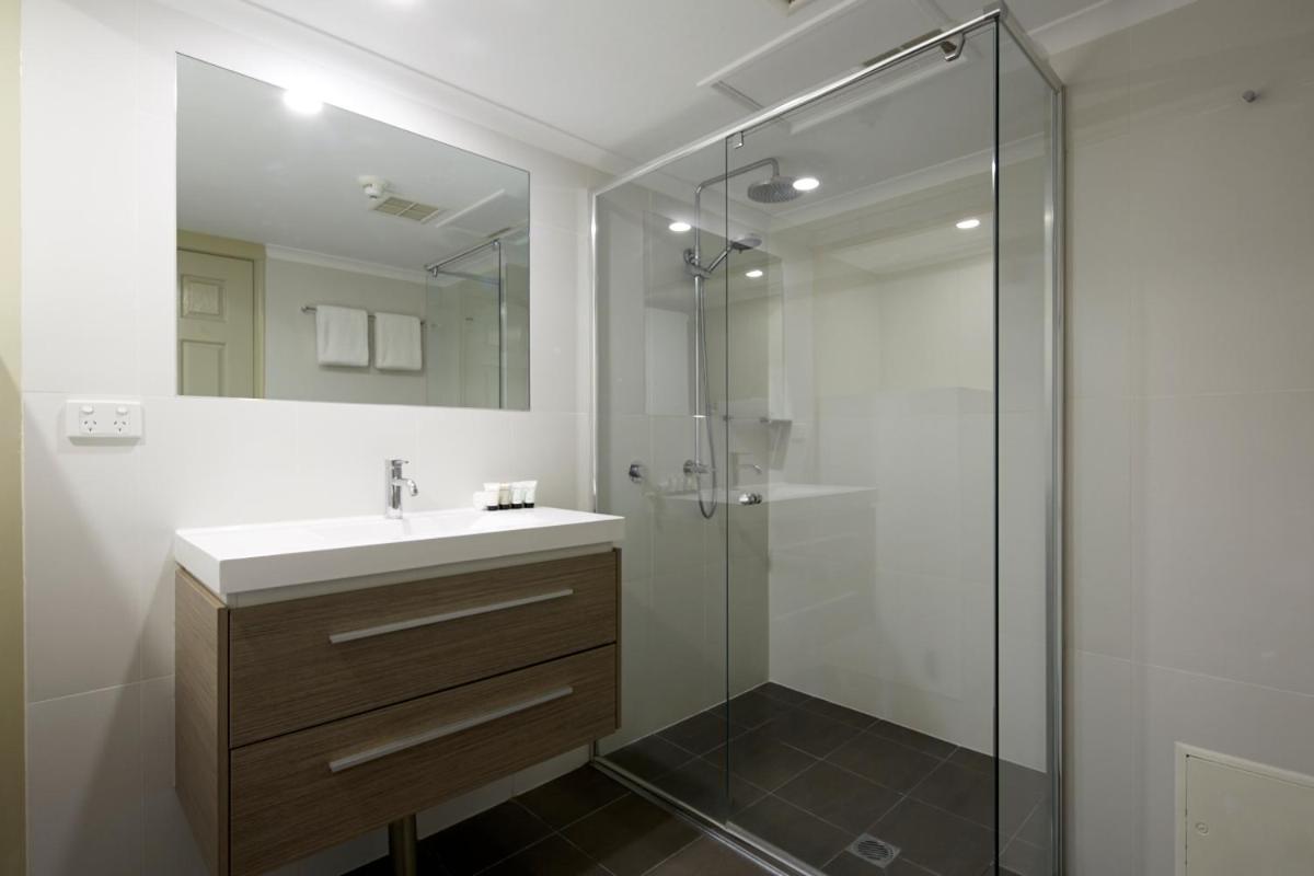 Four-Bedroom Deluxe Apartment - Photo 9