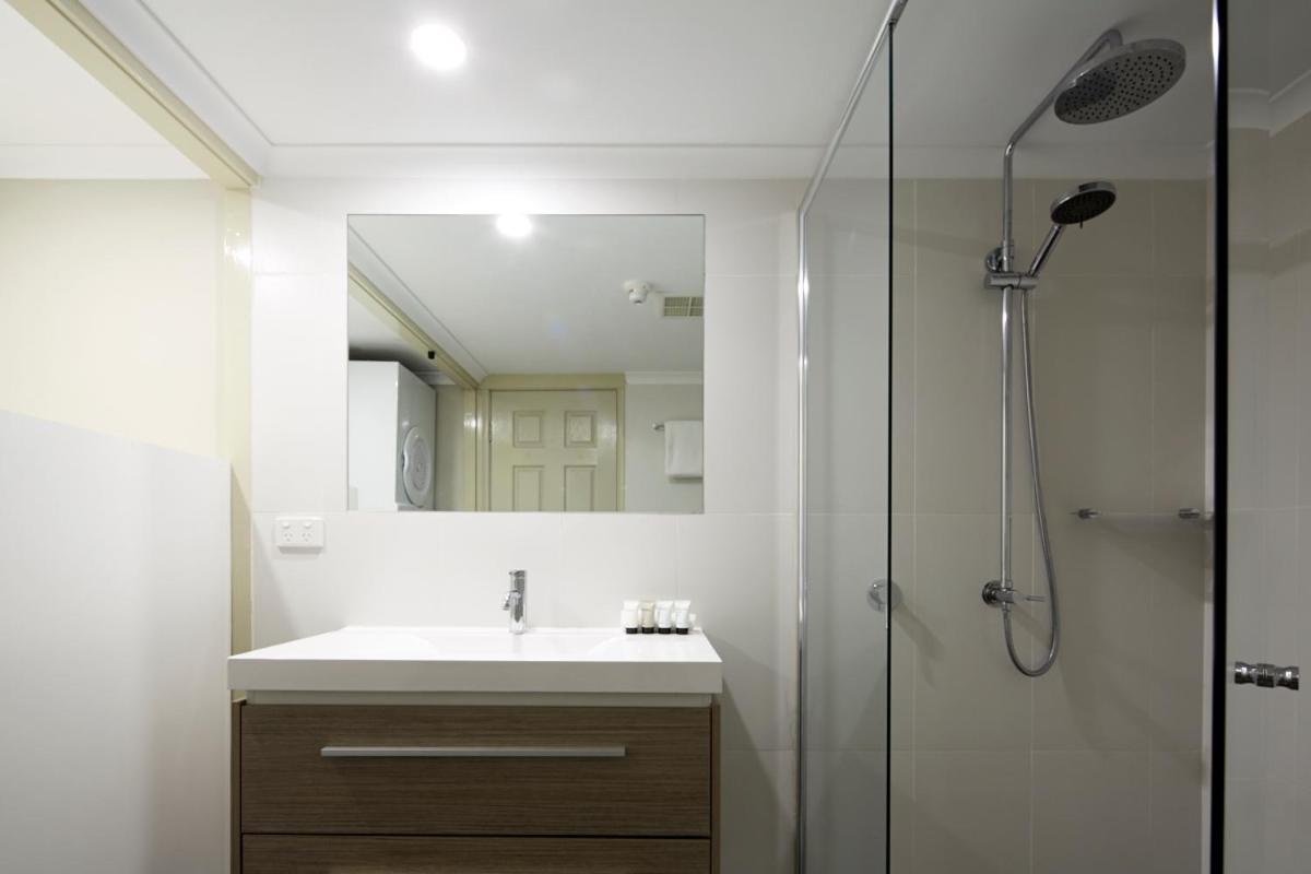 Four-Bedroom Deluxe Apartment - Photo 6