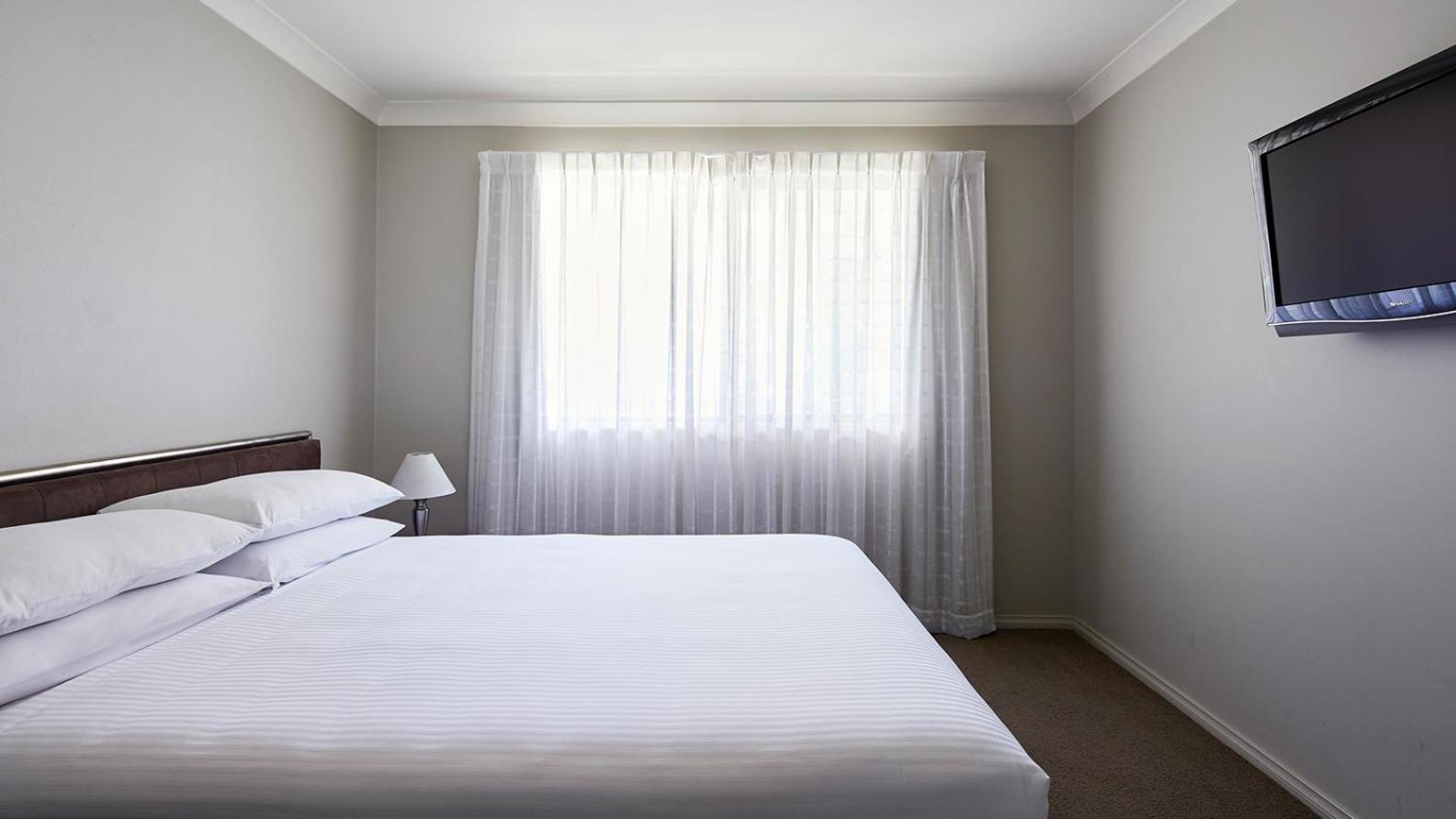 Four-Bedroom Deluxe Apartment - Photo 7
