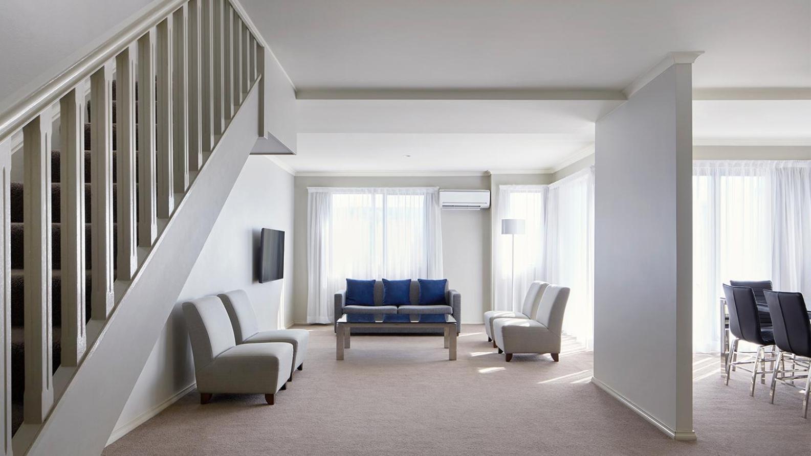 Three-Bedroom Deluxe Apartment - Photo 6