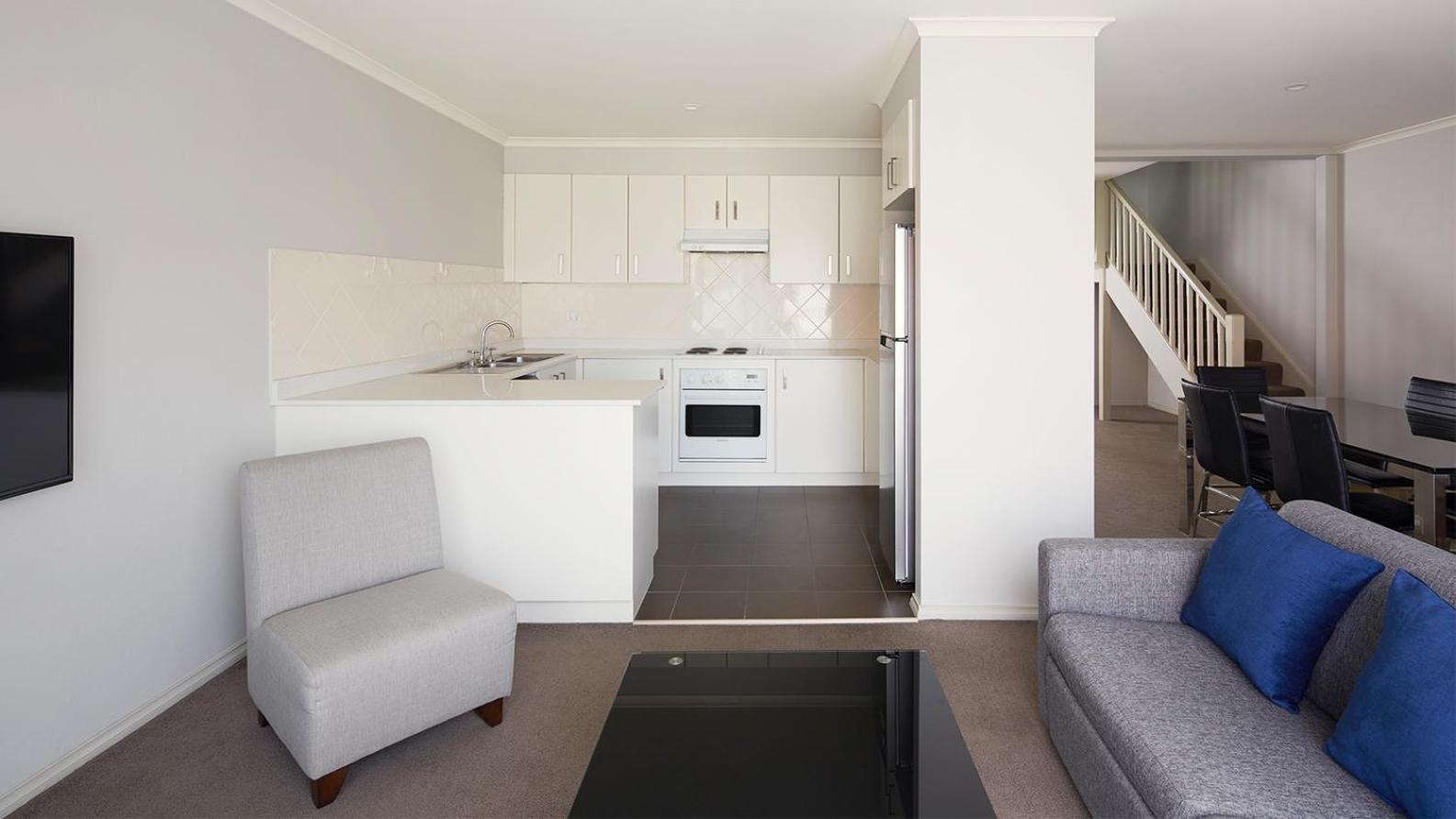 Four-Bedroom Deluxe Apartment - Photo 2