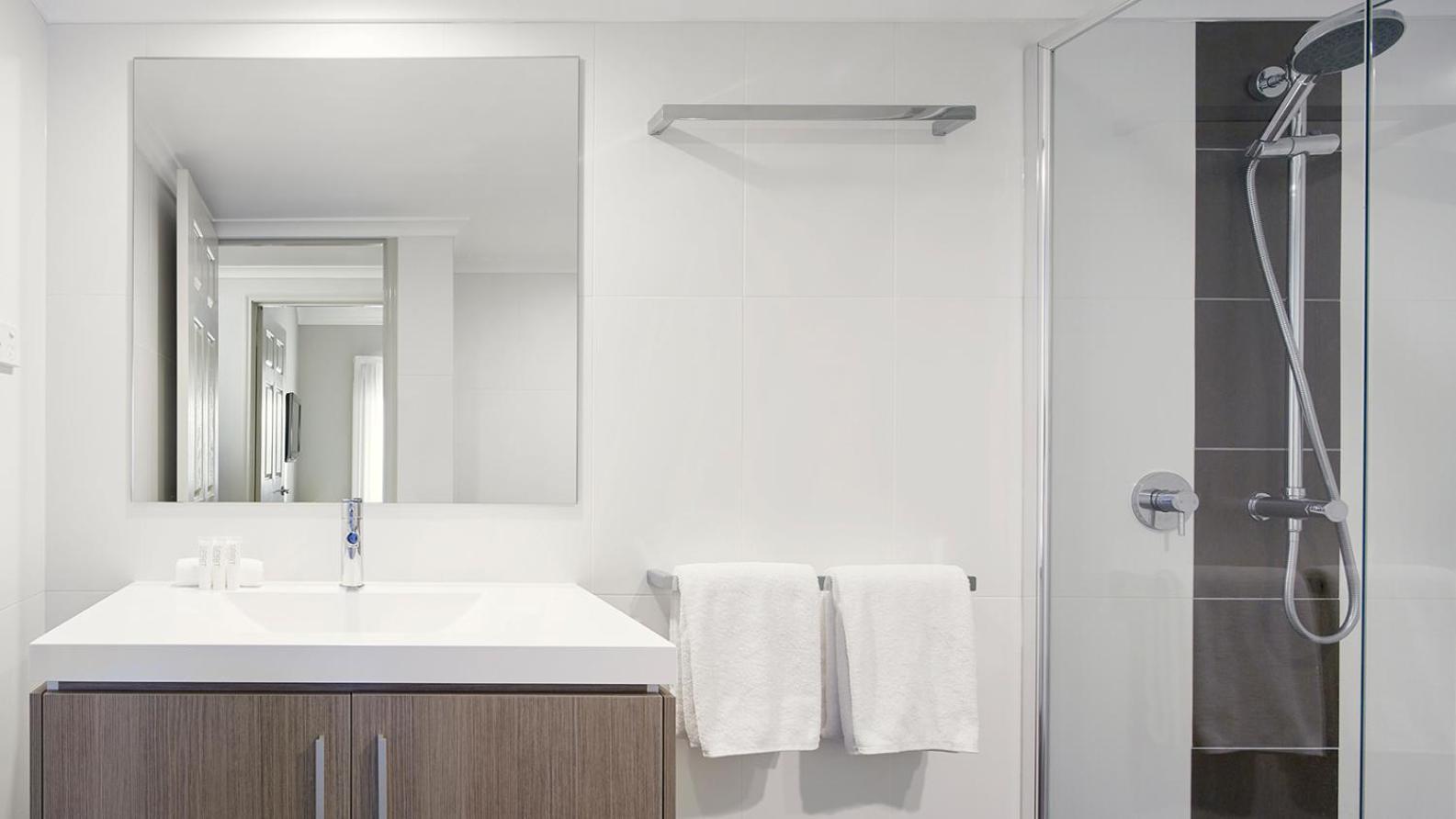 Four-Bedroom Deluxe Apartment - Photo 3