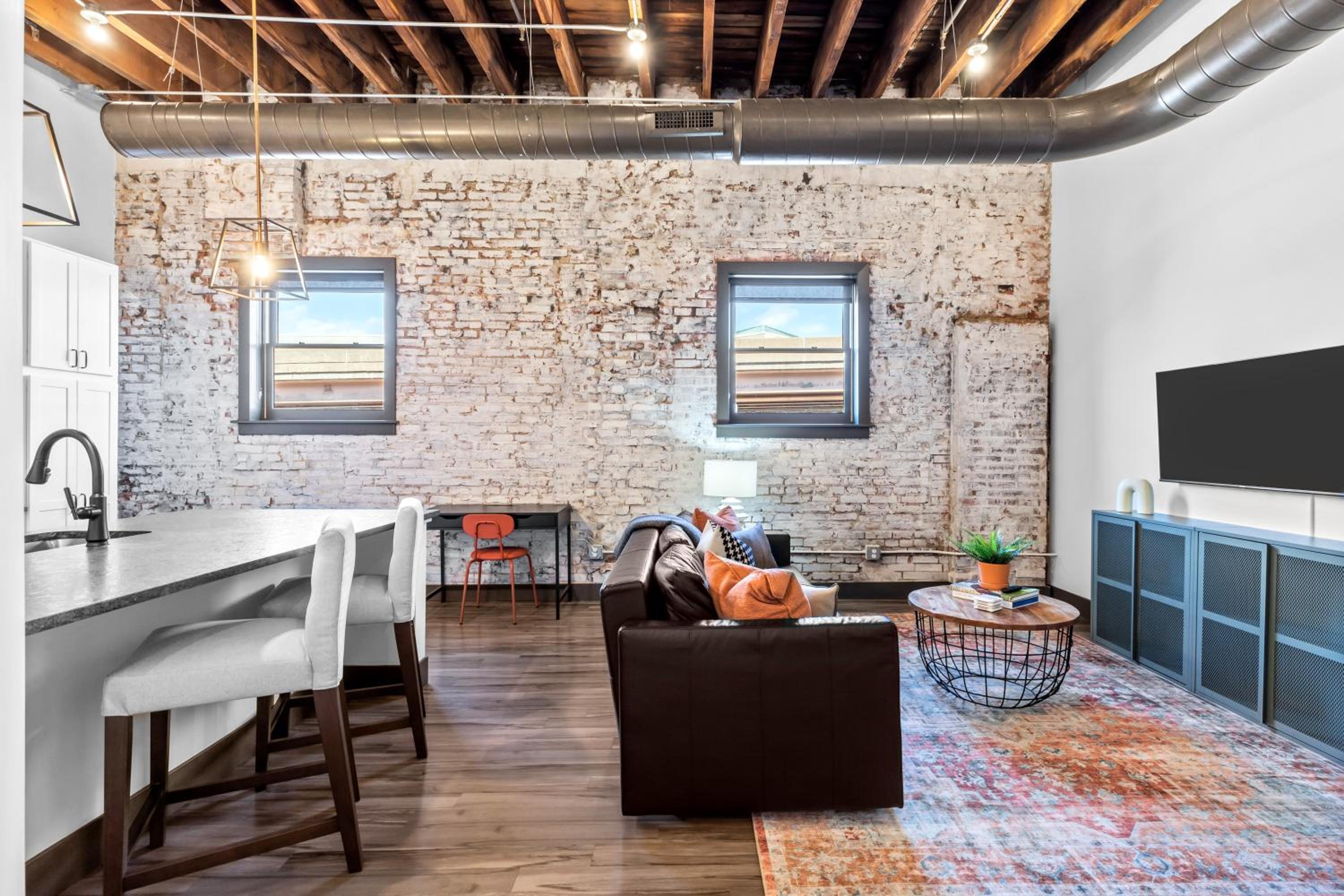 One-Bedroom Apartment with City View photo 3