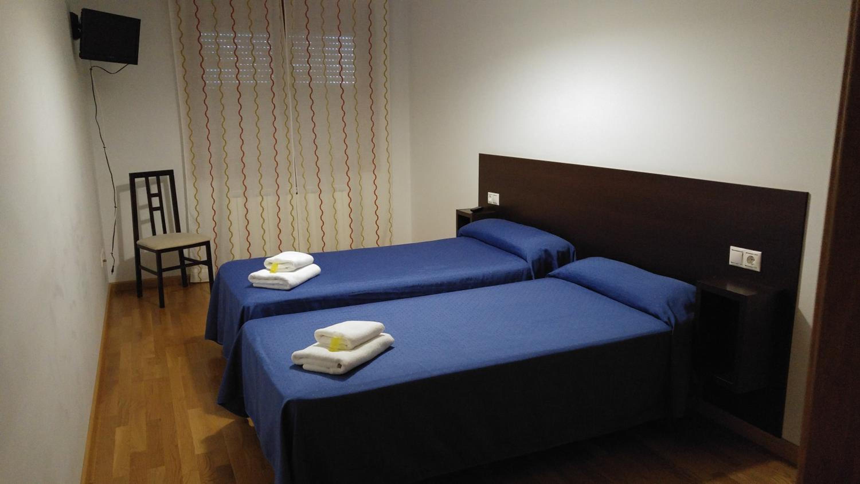 Double Room - Photo 12