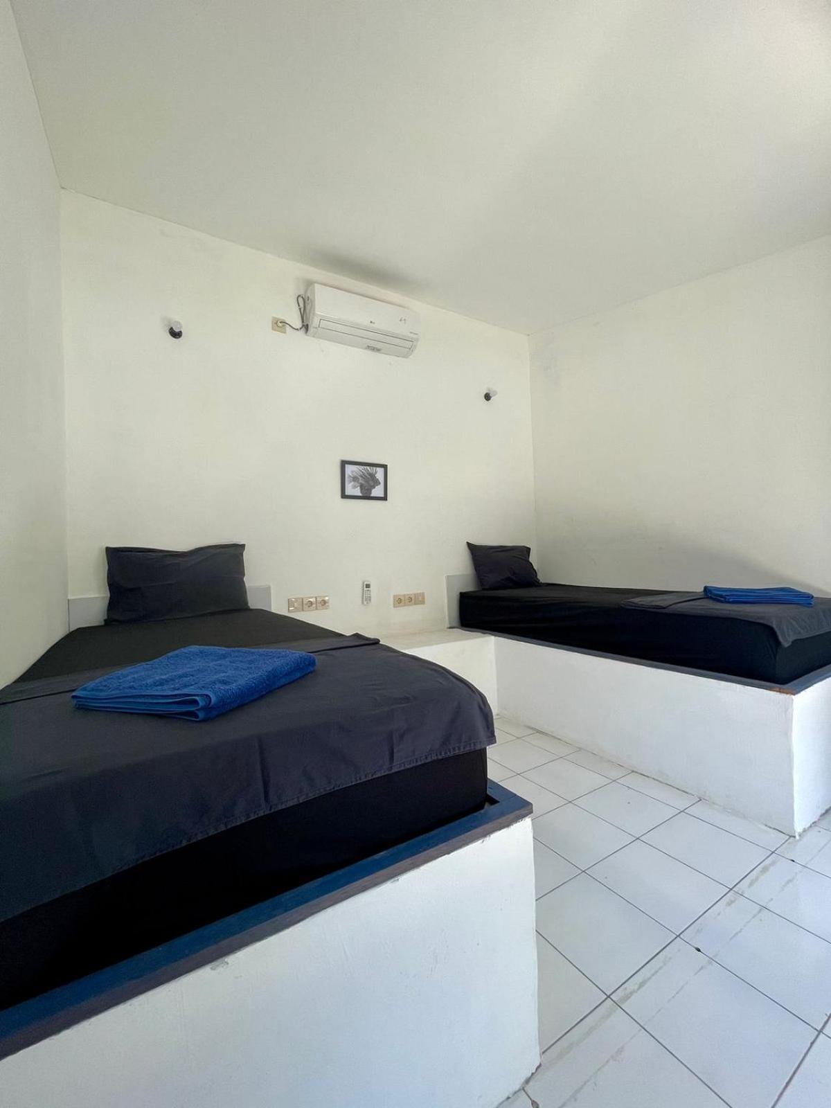 Single Bed in Male Dormitory Room photo 1