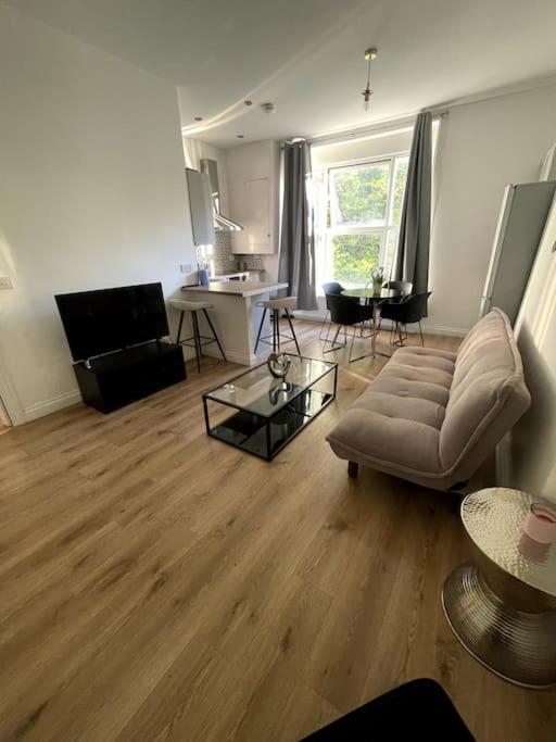 Three-Bedroom Apartment photo 1