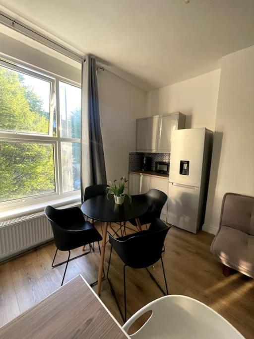 Three-Bedroom Apartment photo 2
