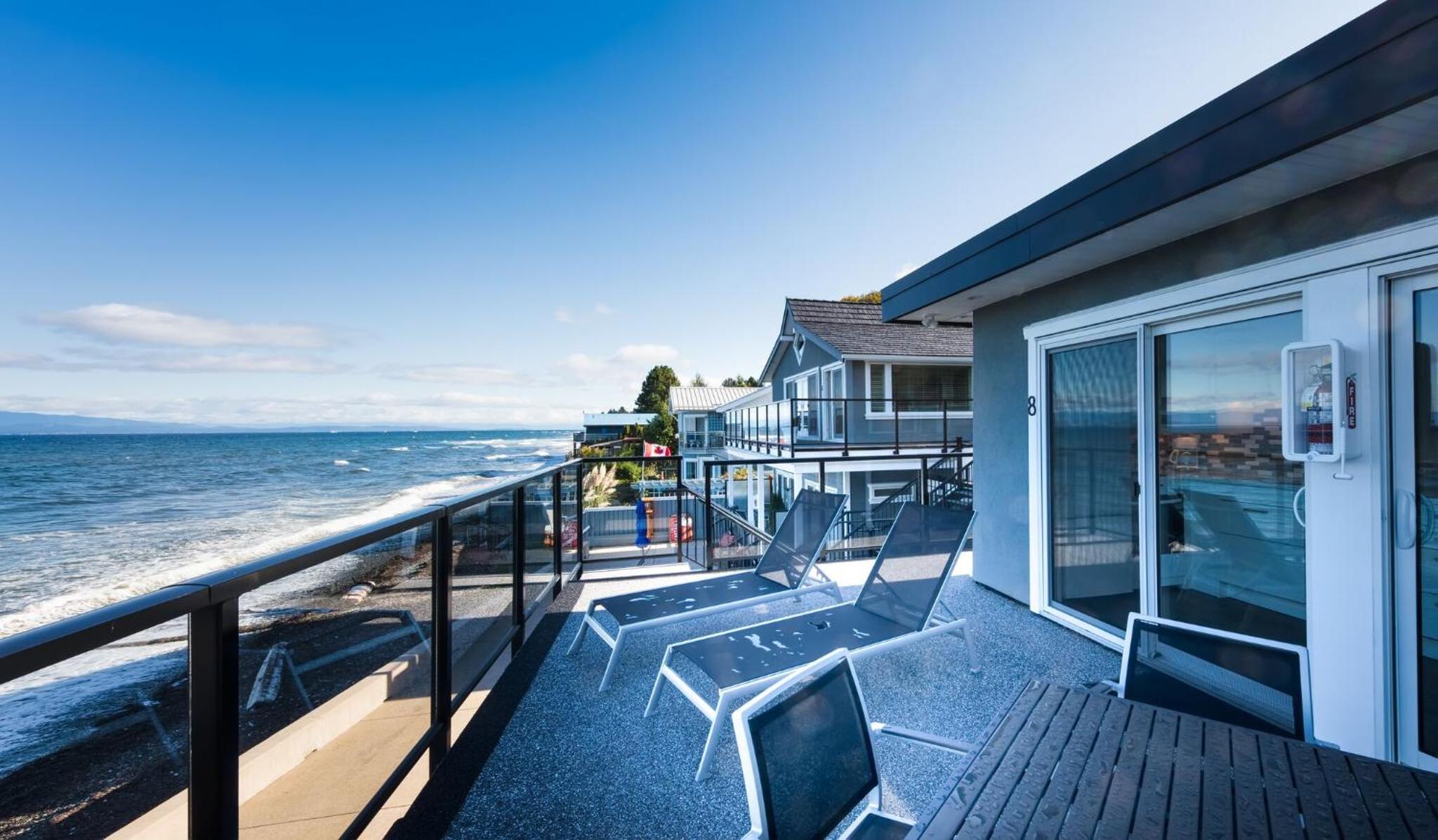 Deluxe Suite with Sea View photo 3