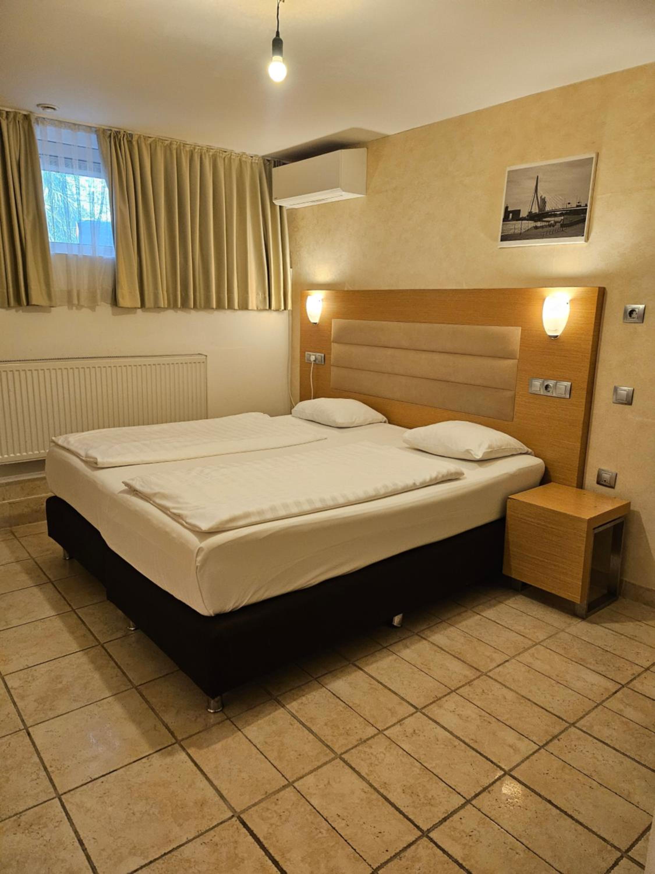 Budget Double Room - Photo 2