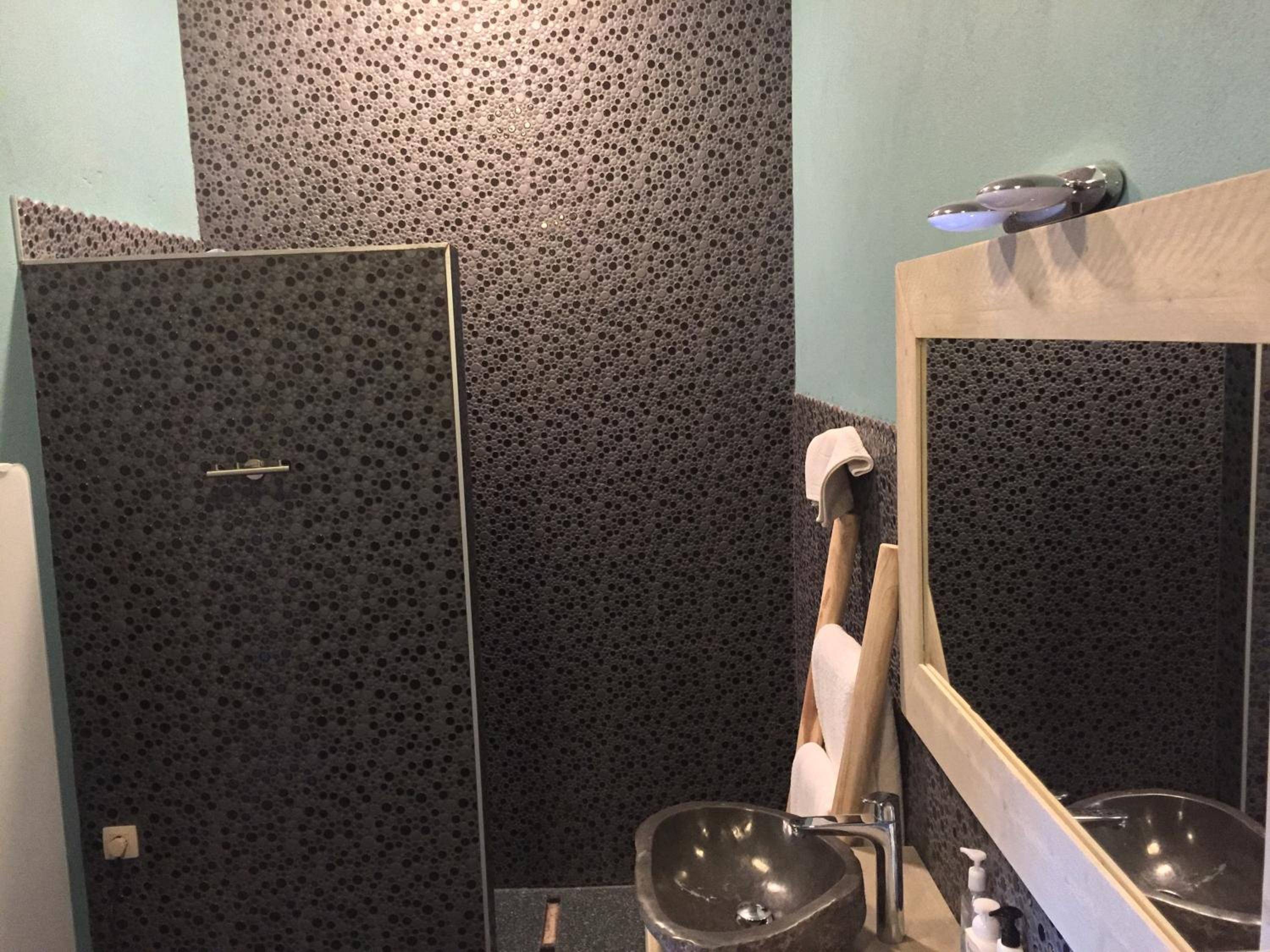 Double Room with Shower - Photo 3