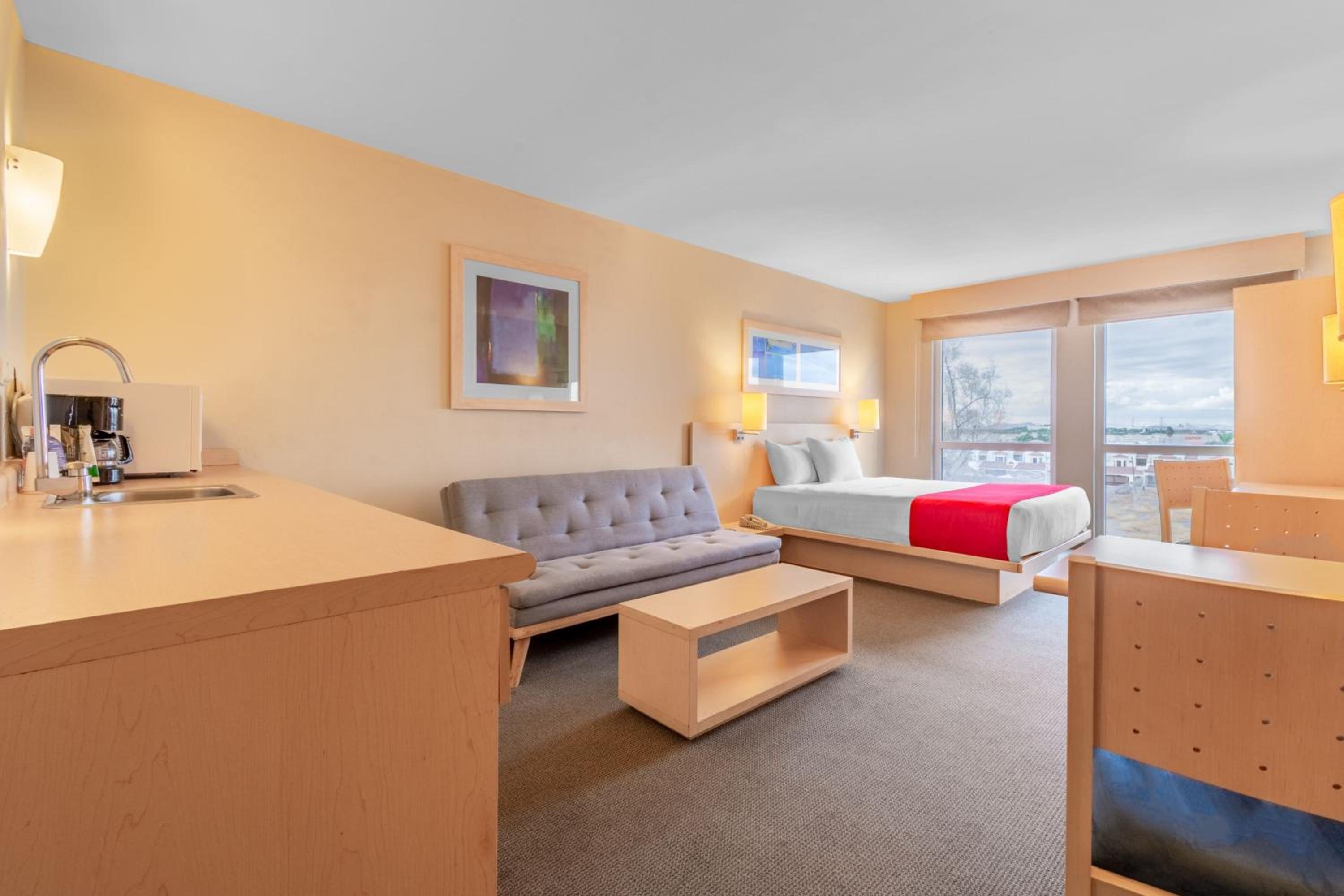 Queen Suite with Sofa Bed - Photo 5