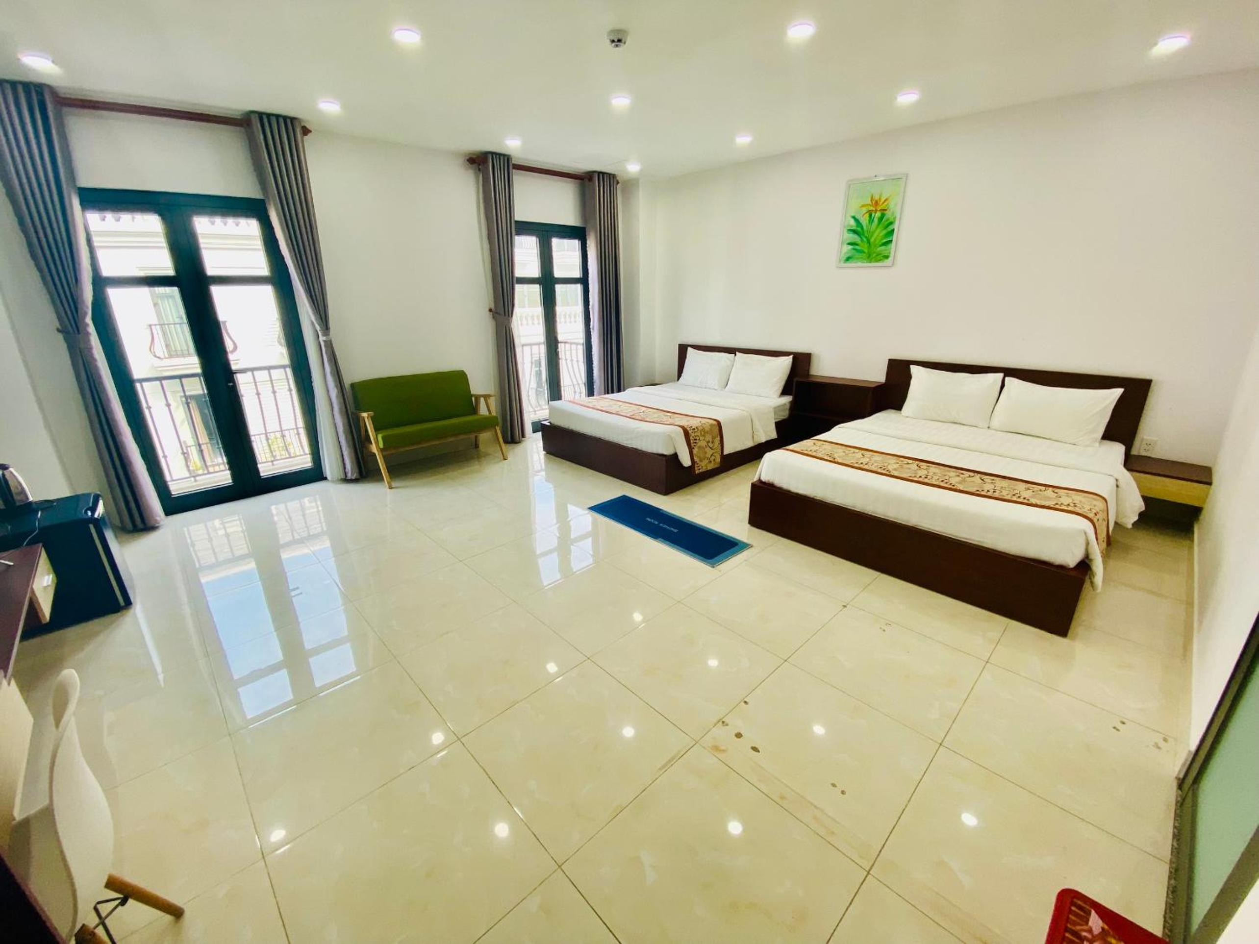 Quadruple Room with Balcony photo 1
