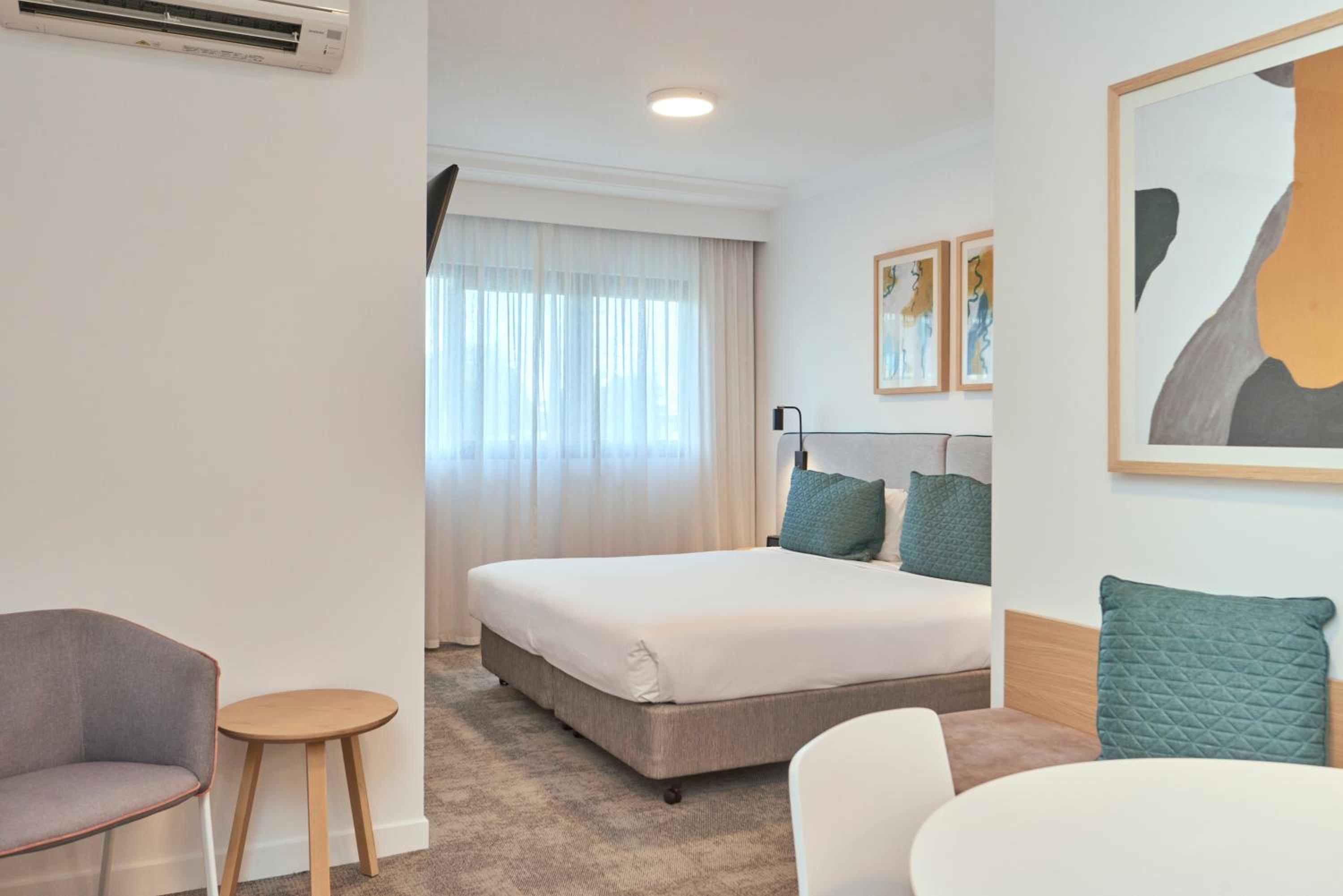Three-Bedroom Apartment thumbnail 6