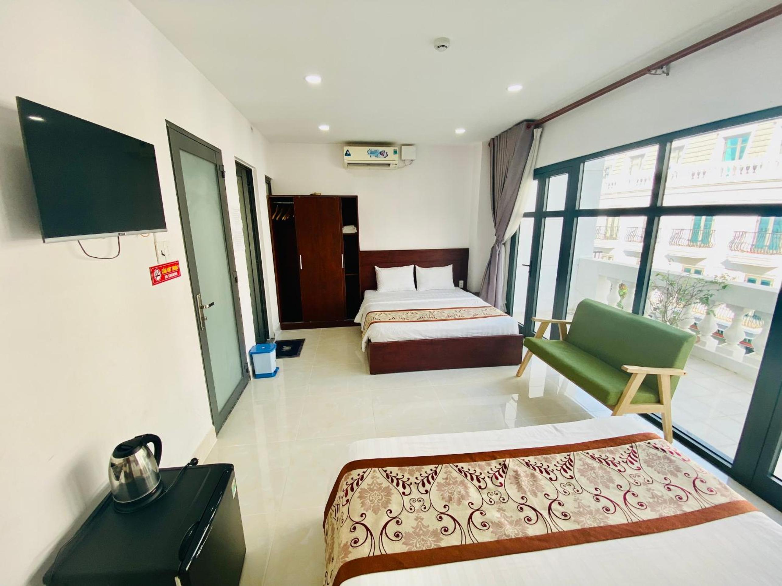 Quadruple Room with Balcony photo 2