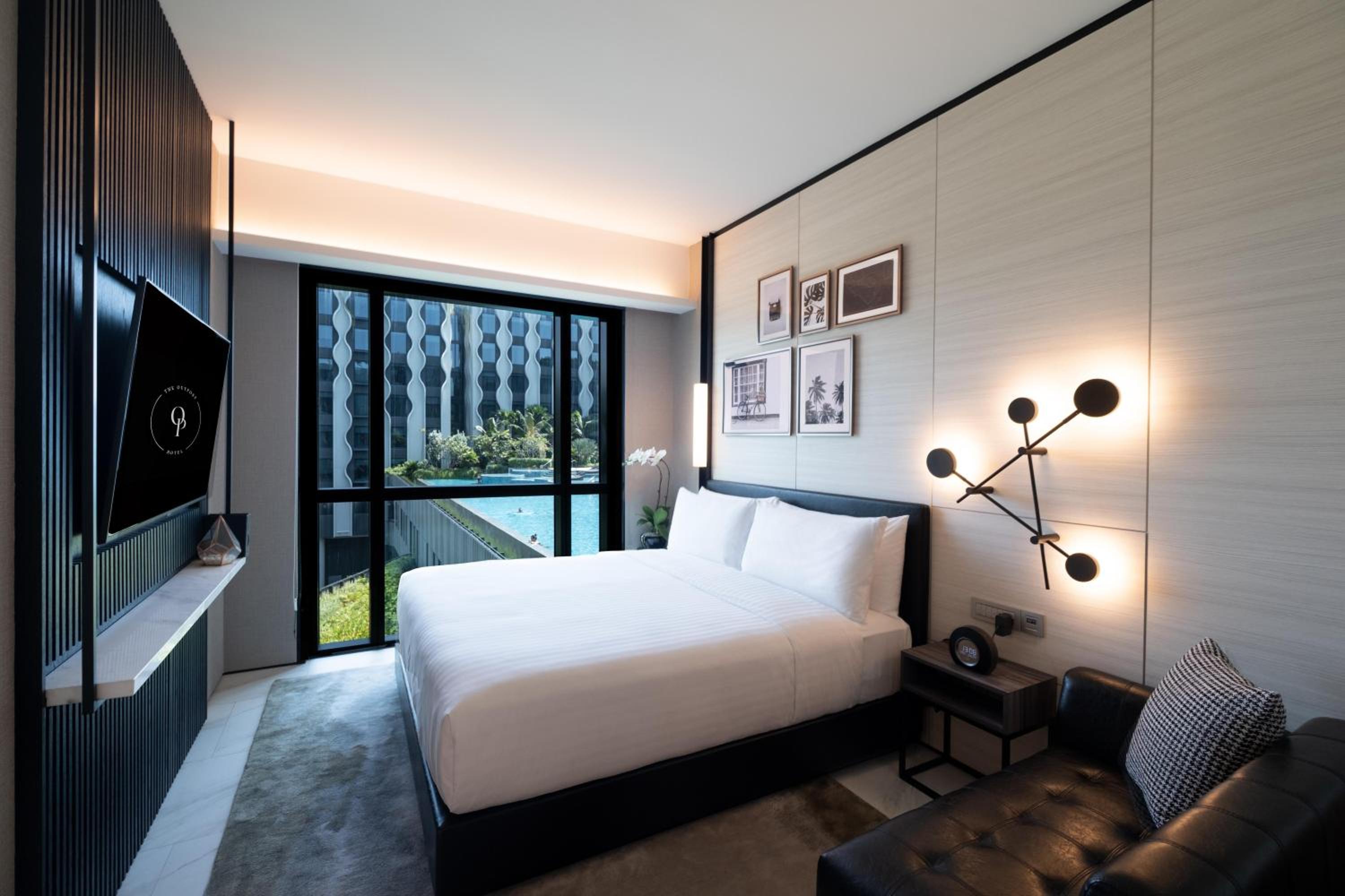 Deluxe Room Pool View