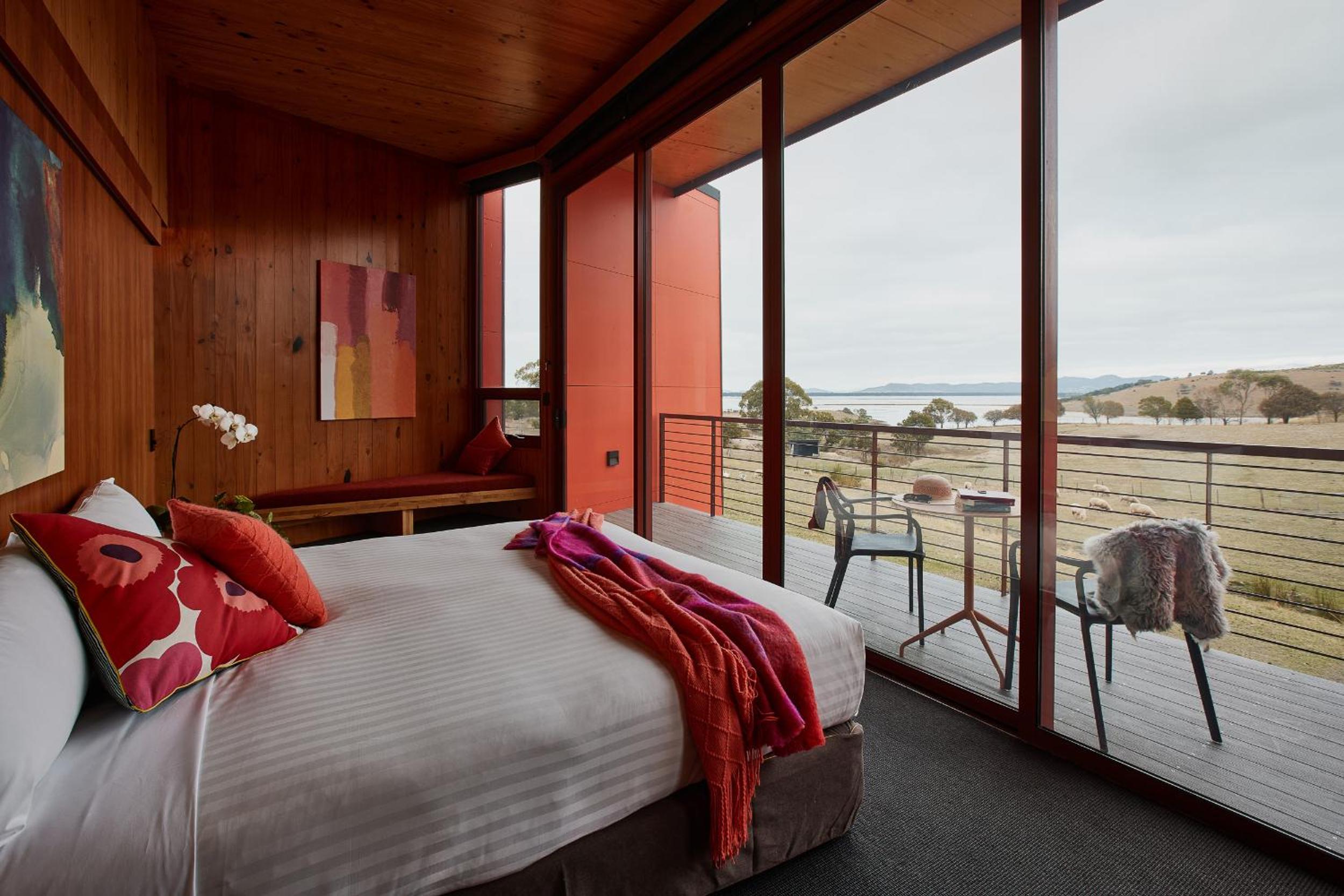 Pavilion Bay Room - Photo 1