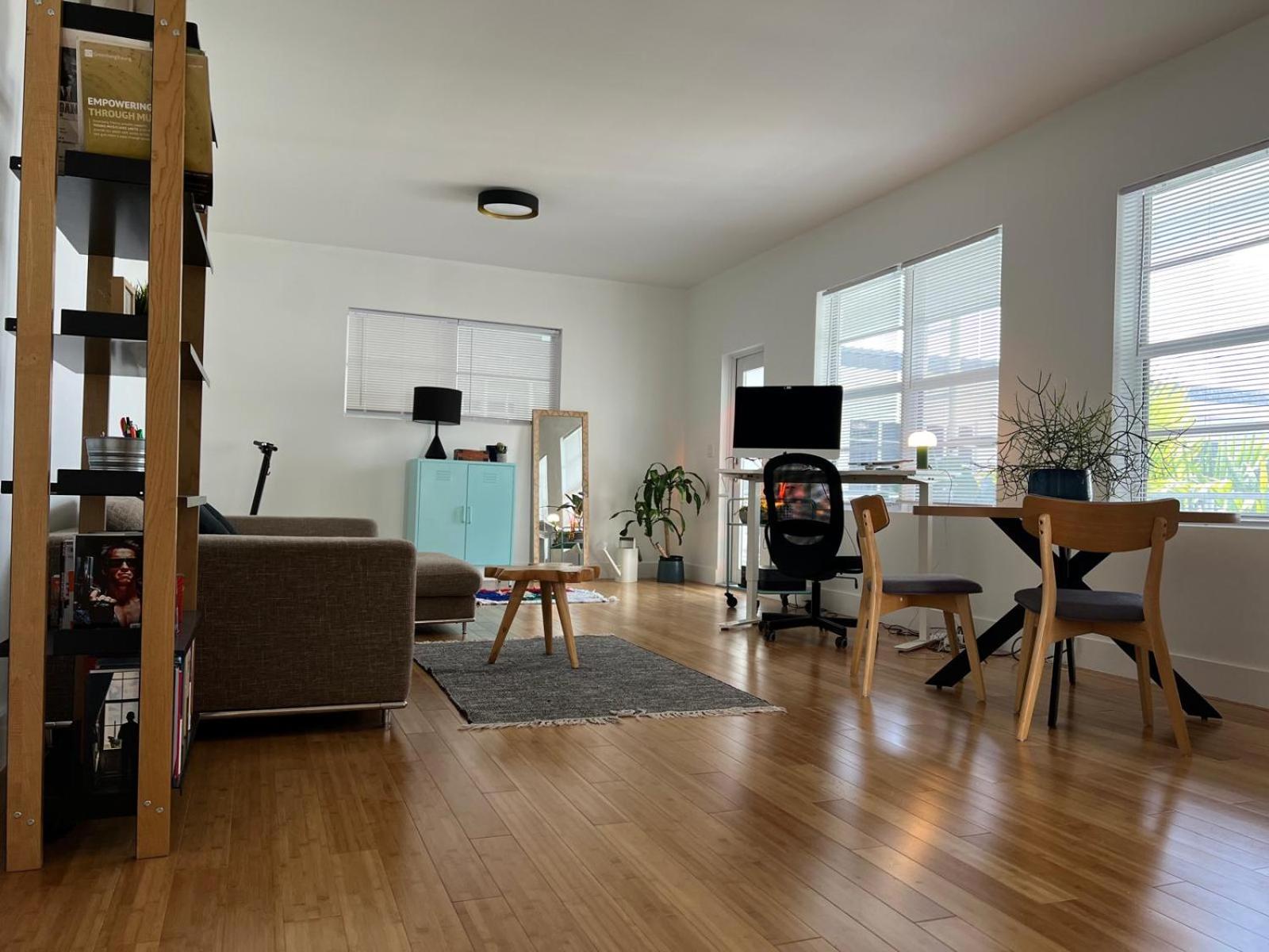 One-Bedroom Apartment photo 1