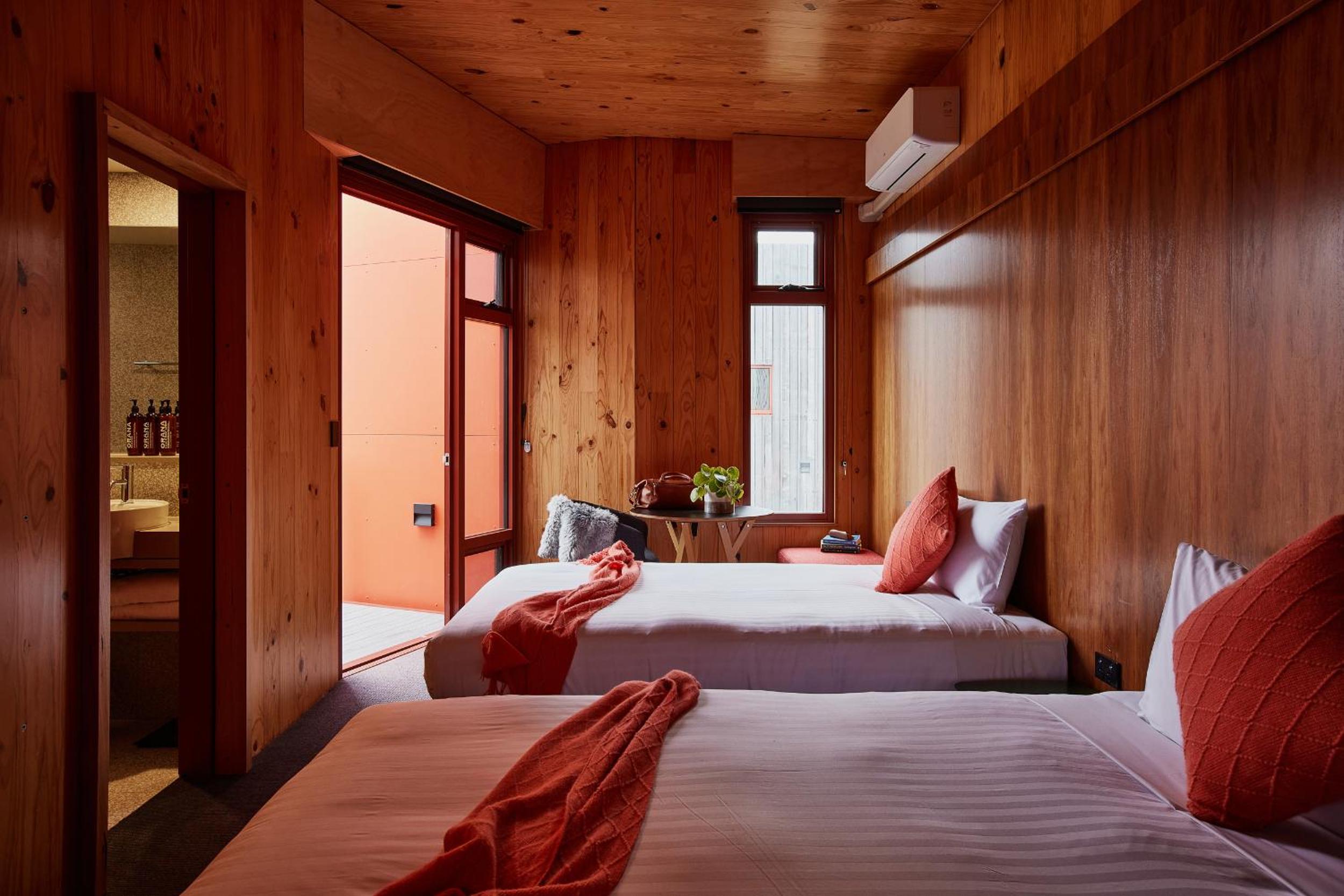 Pavilion Paddock Room - Photo 1