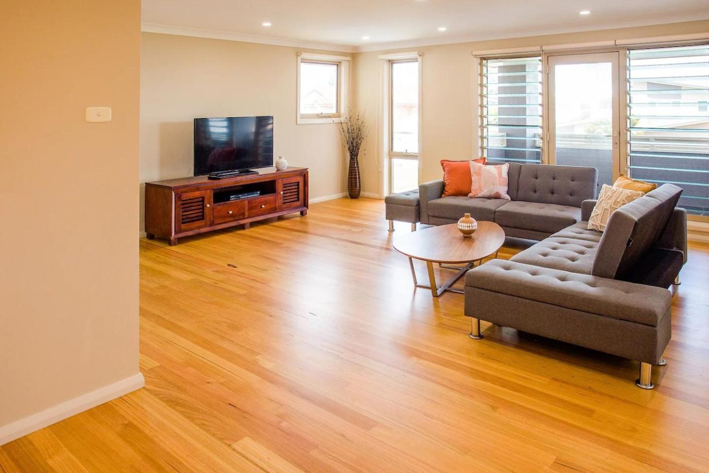 Six-Bedroom House photo 1