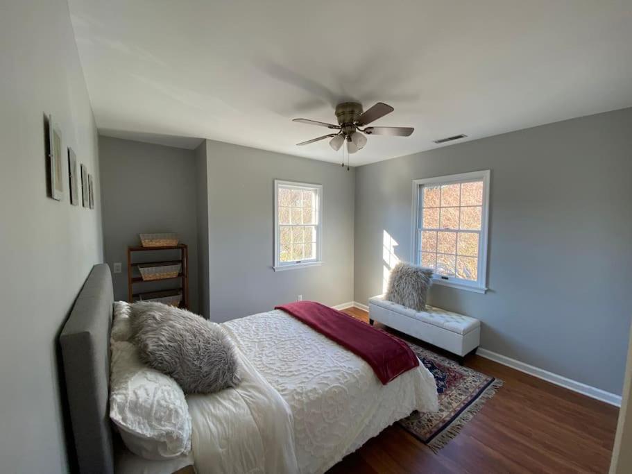 Five-Bedroom House photo 1