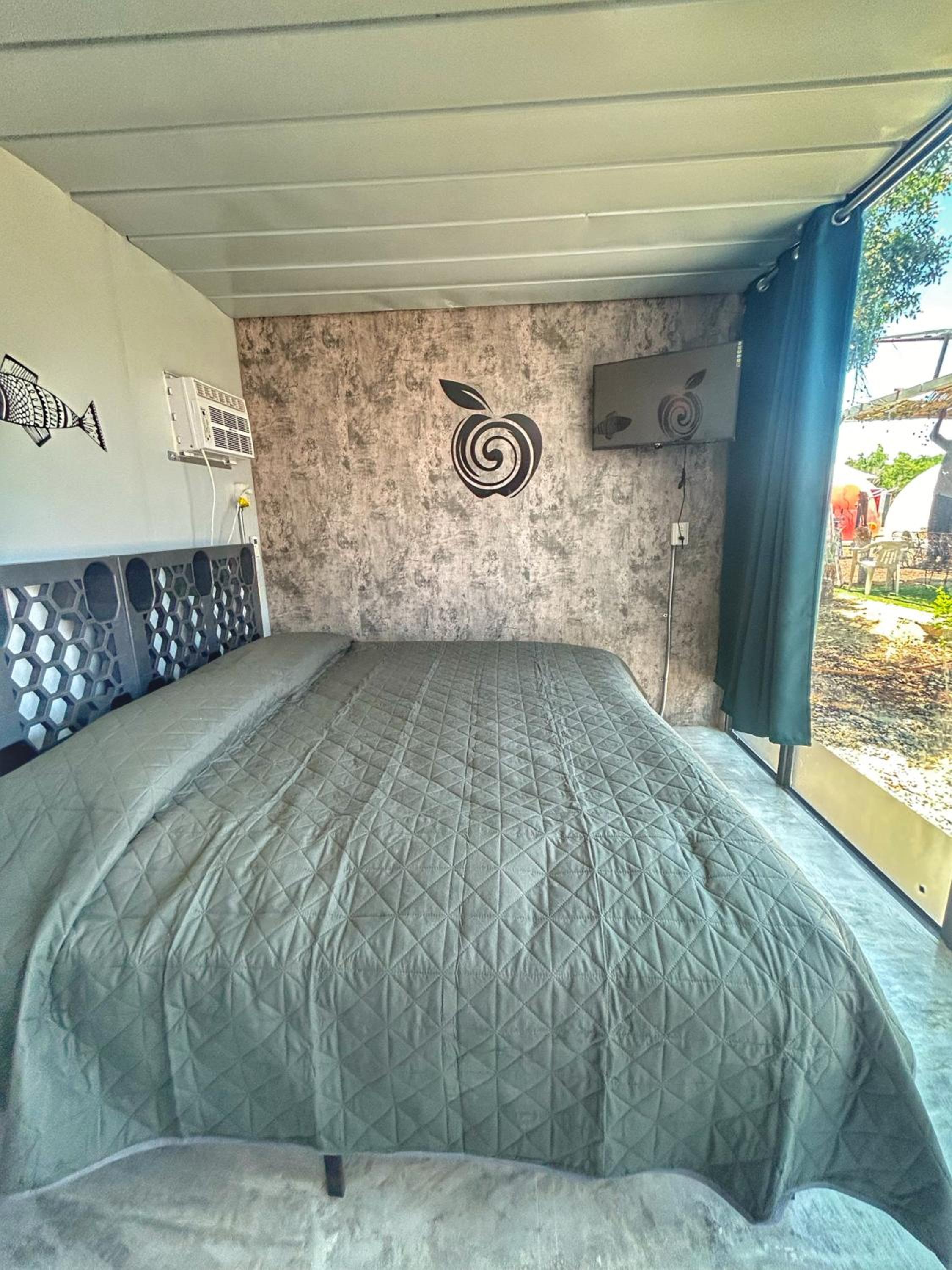 One-Bedroom House photo 1