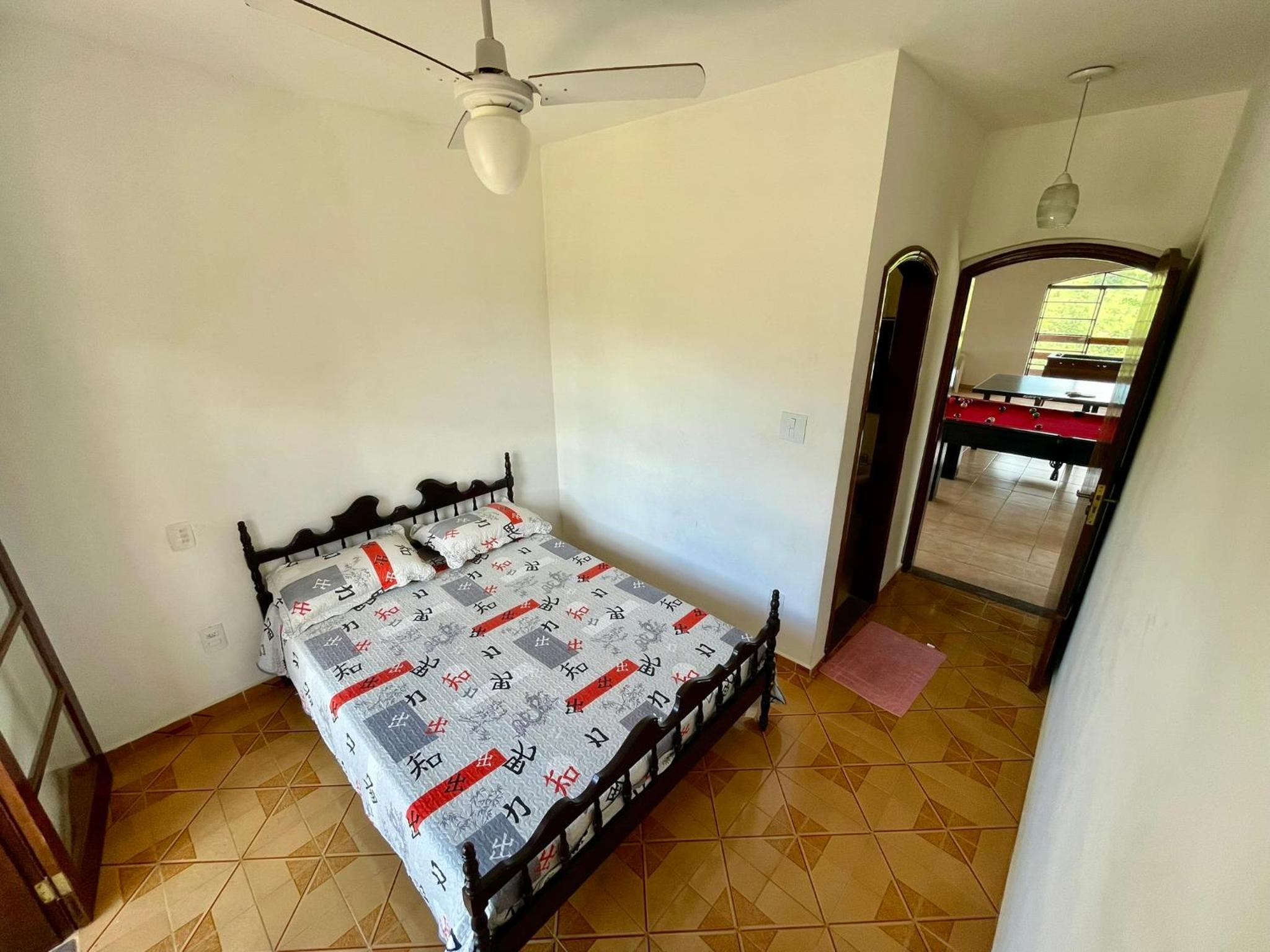 Five-Bedroom House photo 1