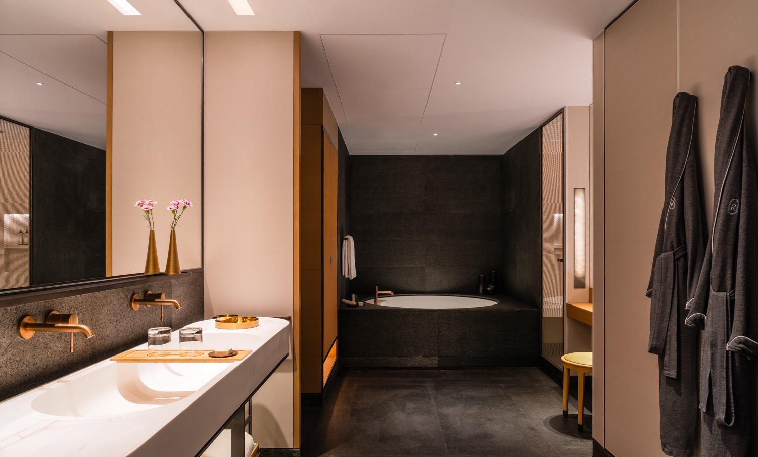 One-Bedroom Suite with Harbor View and Spa Bath - Club Access