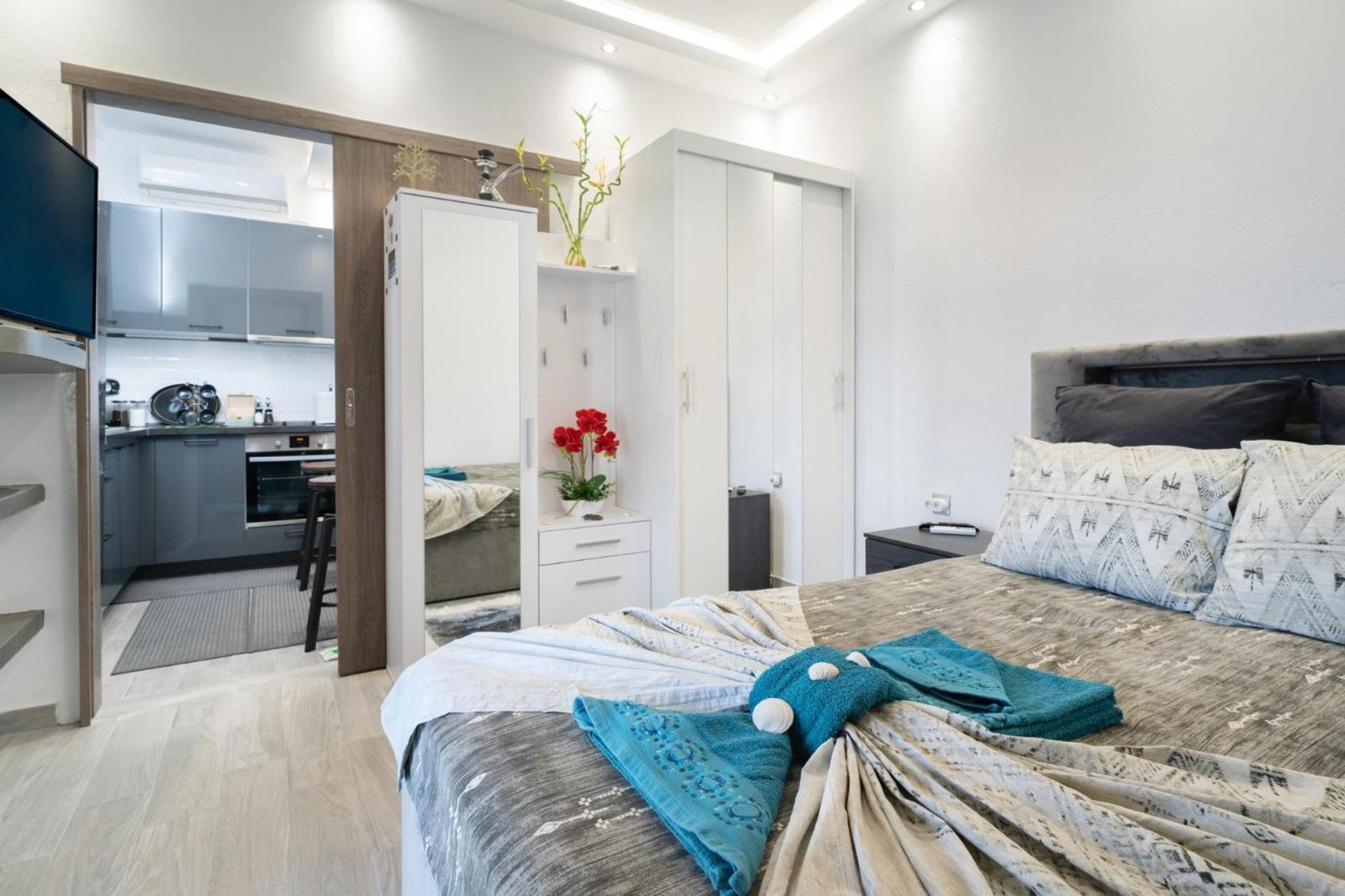 One-Bedroom Apartment - Photo 1
