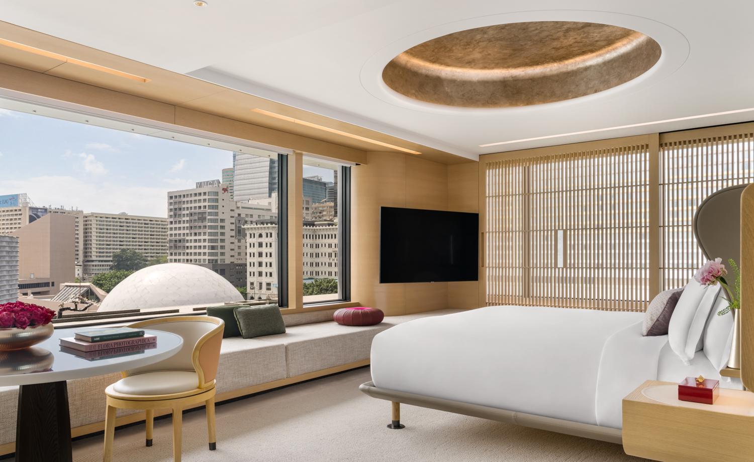 1 King Suite with Harbor View and Daybed - Regent Club Access