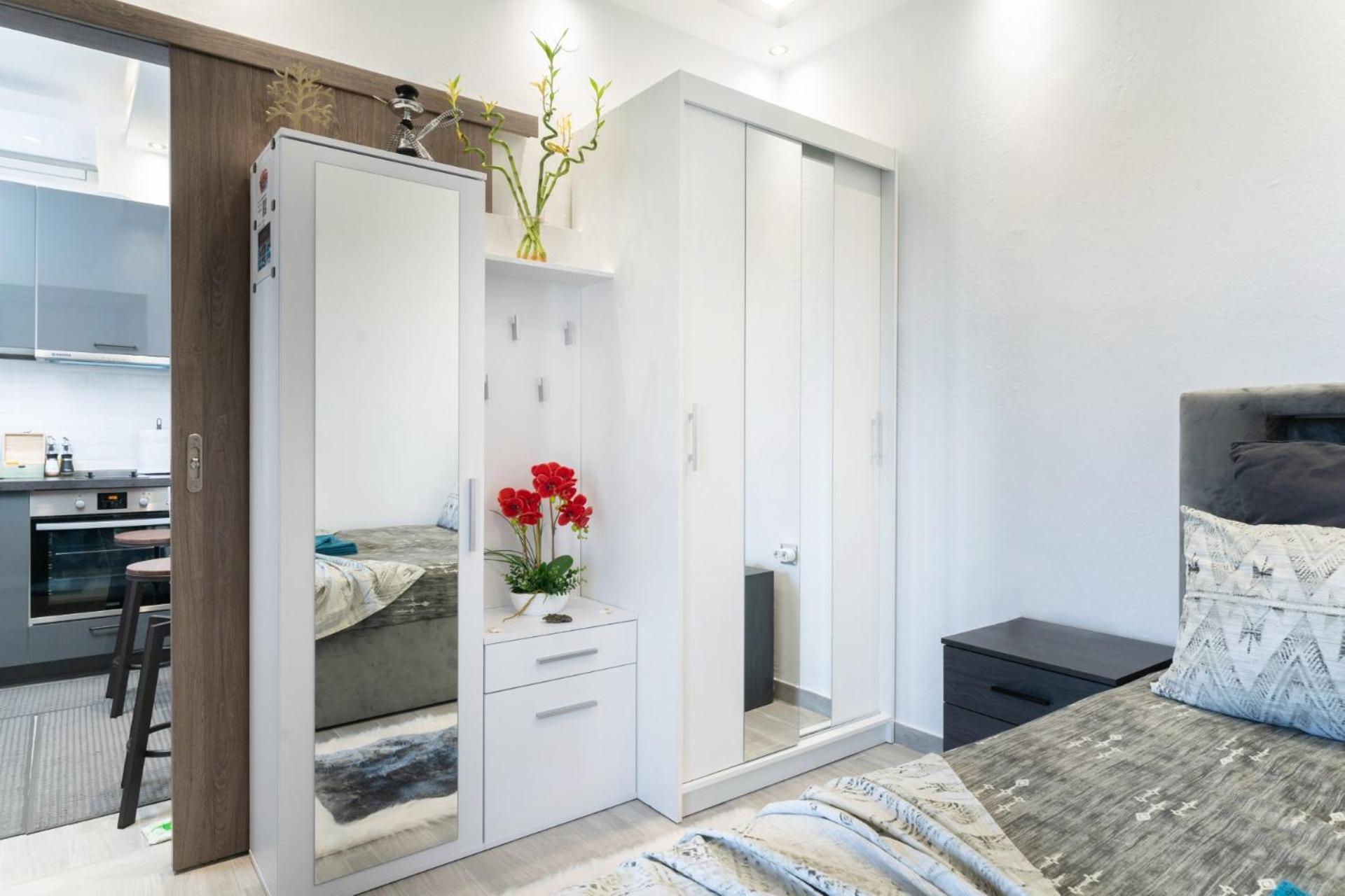 One-Bedroom Apartment - Photo 8