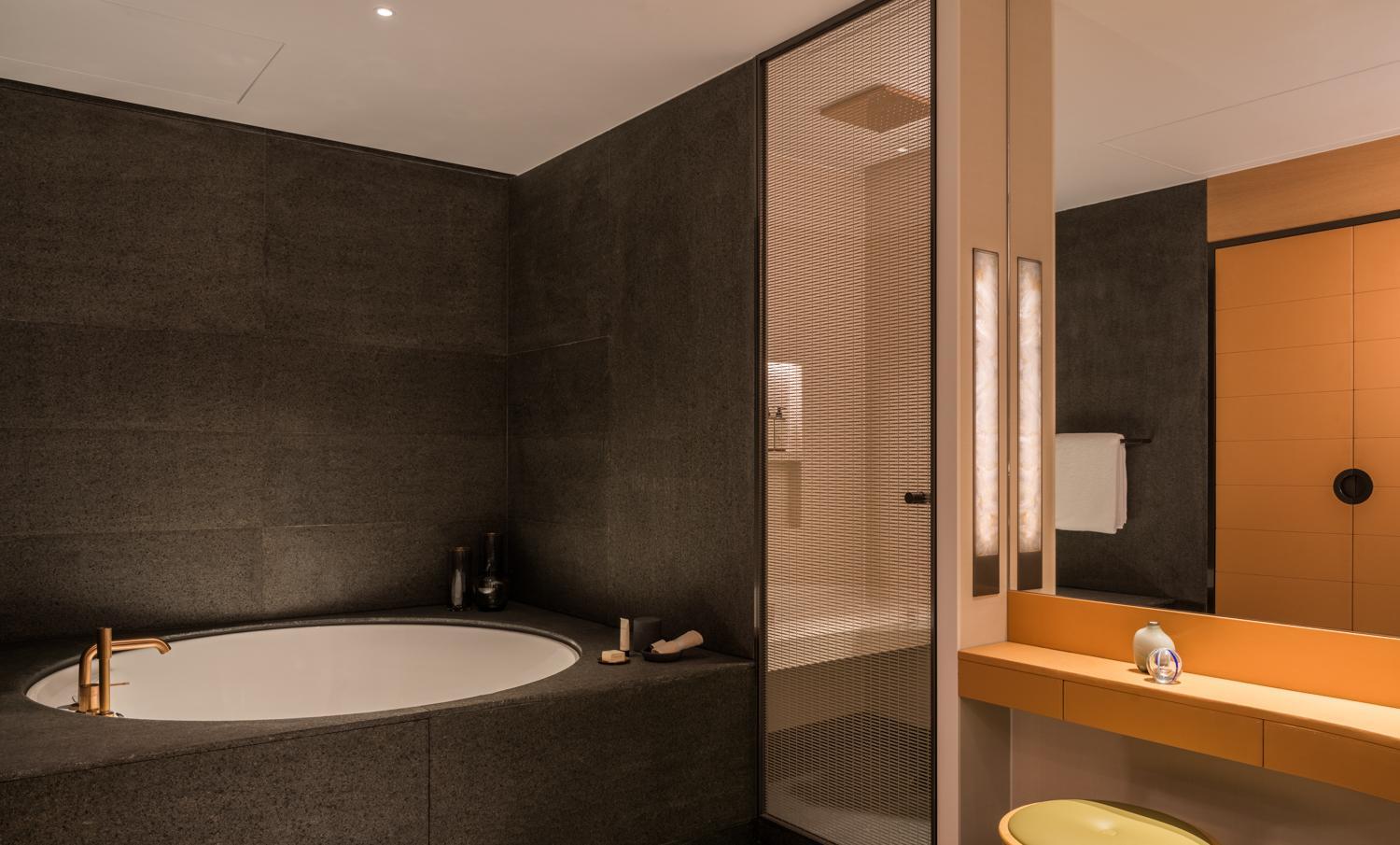 One-Bedroom Suite with Harbor View and Spa Bath - Club Access thumbnail 5
