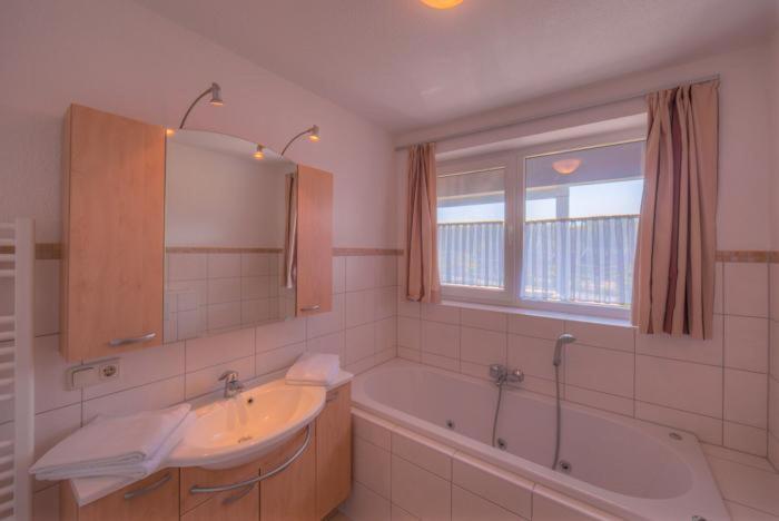 Apartment with Lake View photo 3
