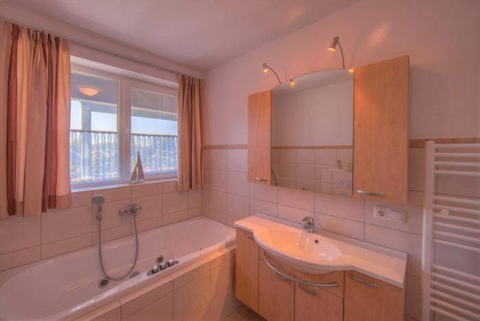Apartment with Lake View photo 2
