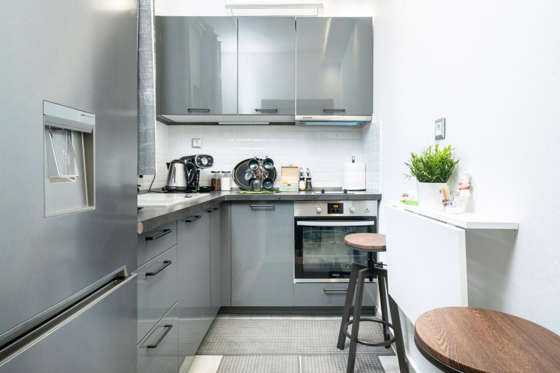 One-Bedroom Apartment - Photo 4