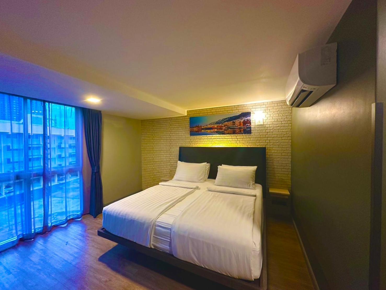 Deluxe Room (2 Adults + 1 Child) photo 2
