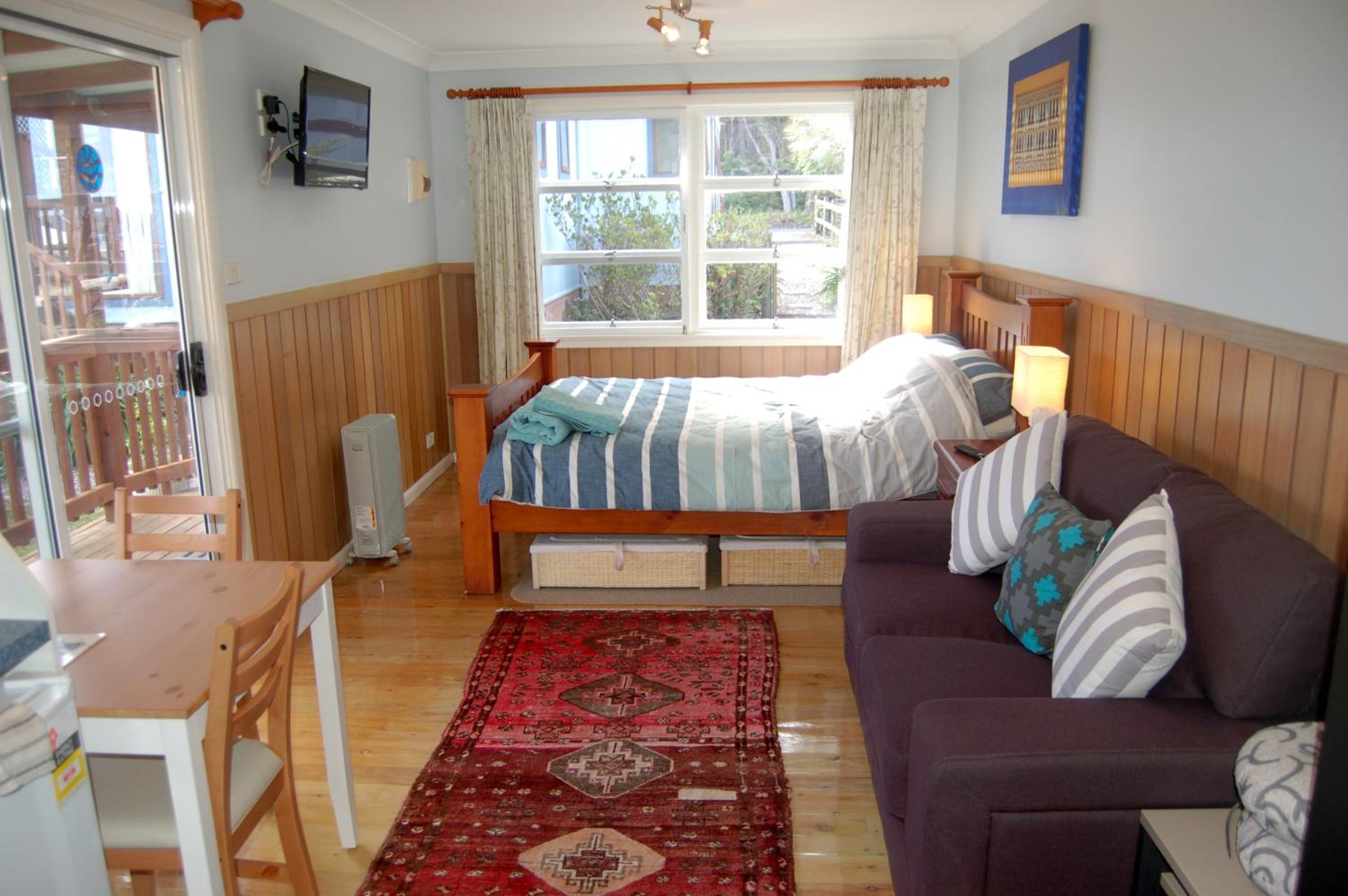One-Bedroom Apartment photo 1
