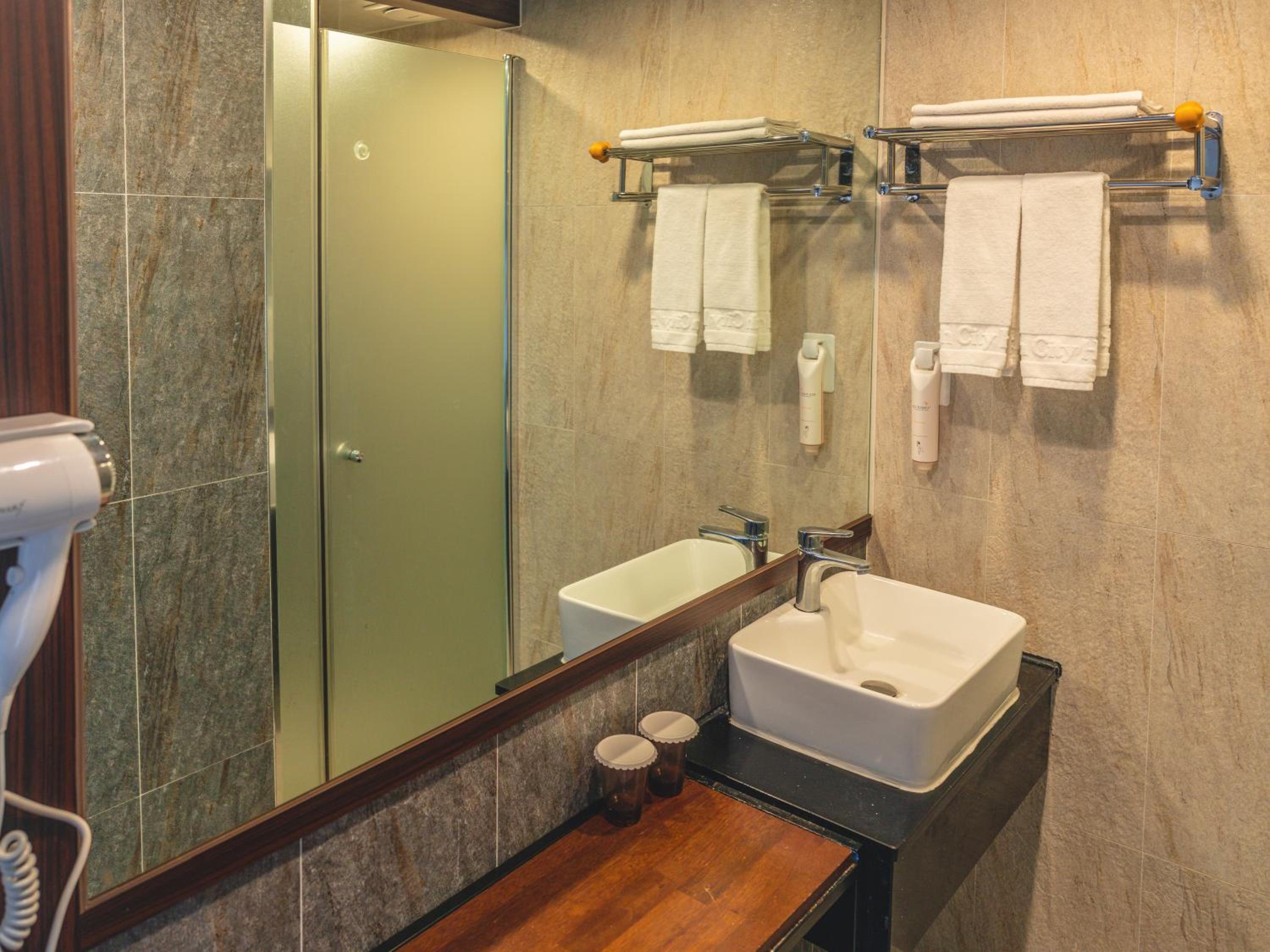 Deluxe Double Room - Photo 9