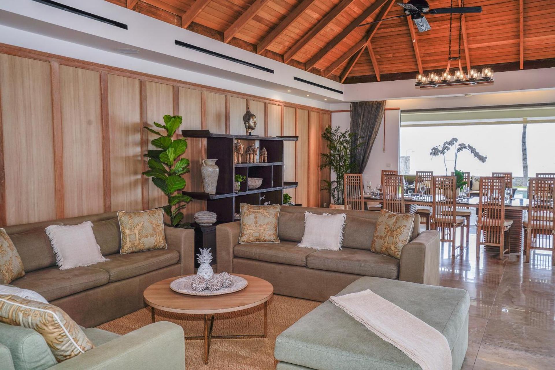 Seven-Bedroom House photo 2