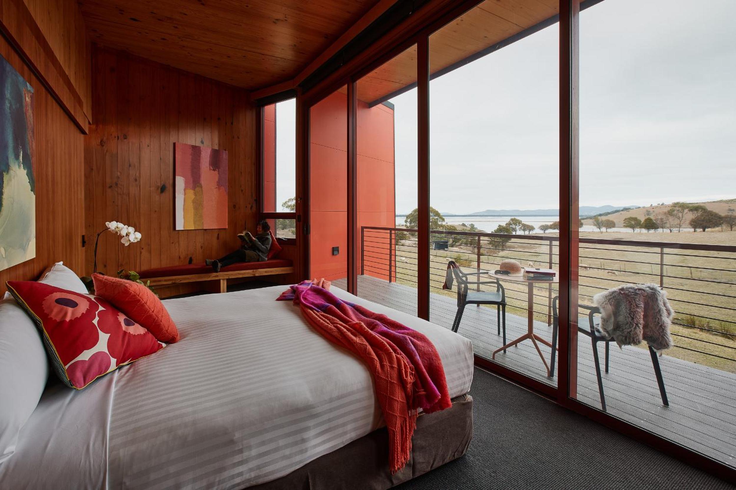 Pavilion Bay Room - Photo 2