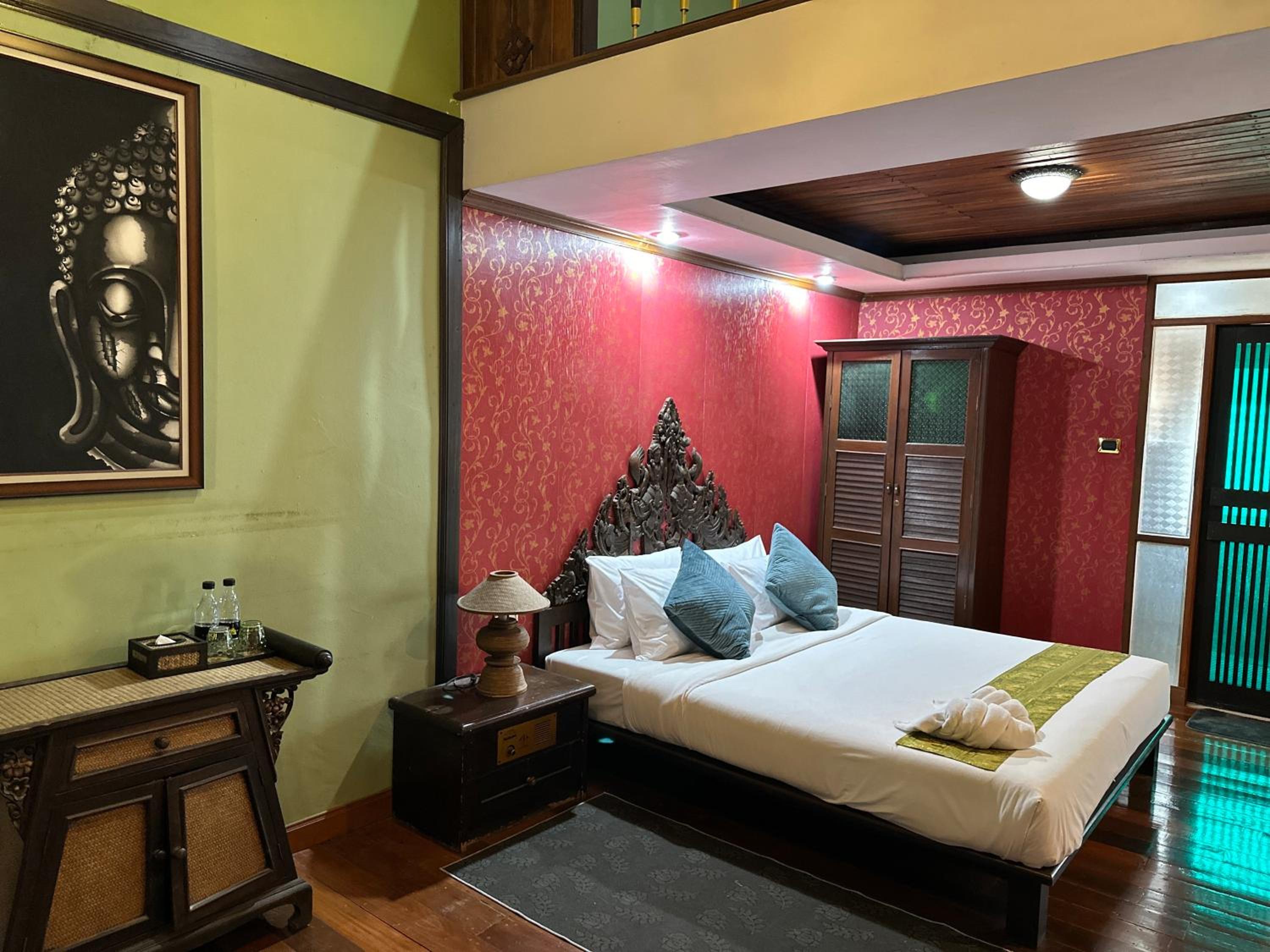 Deluxe Family Room - Photo 8