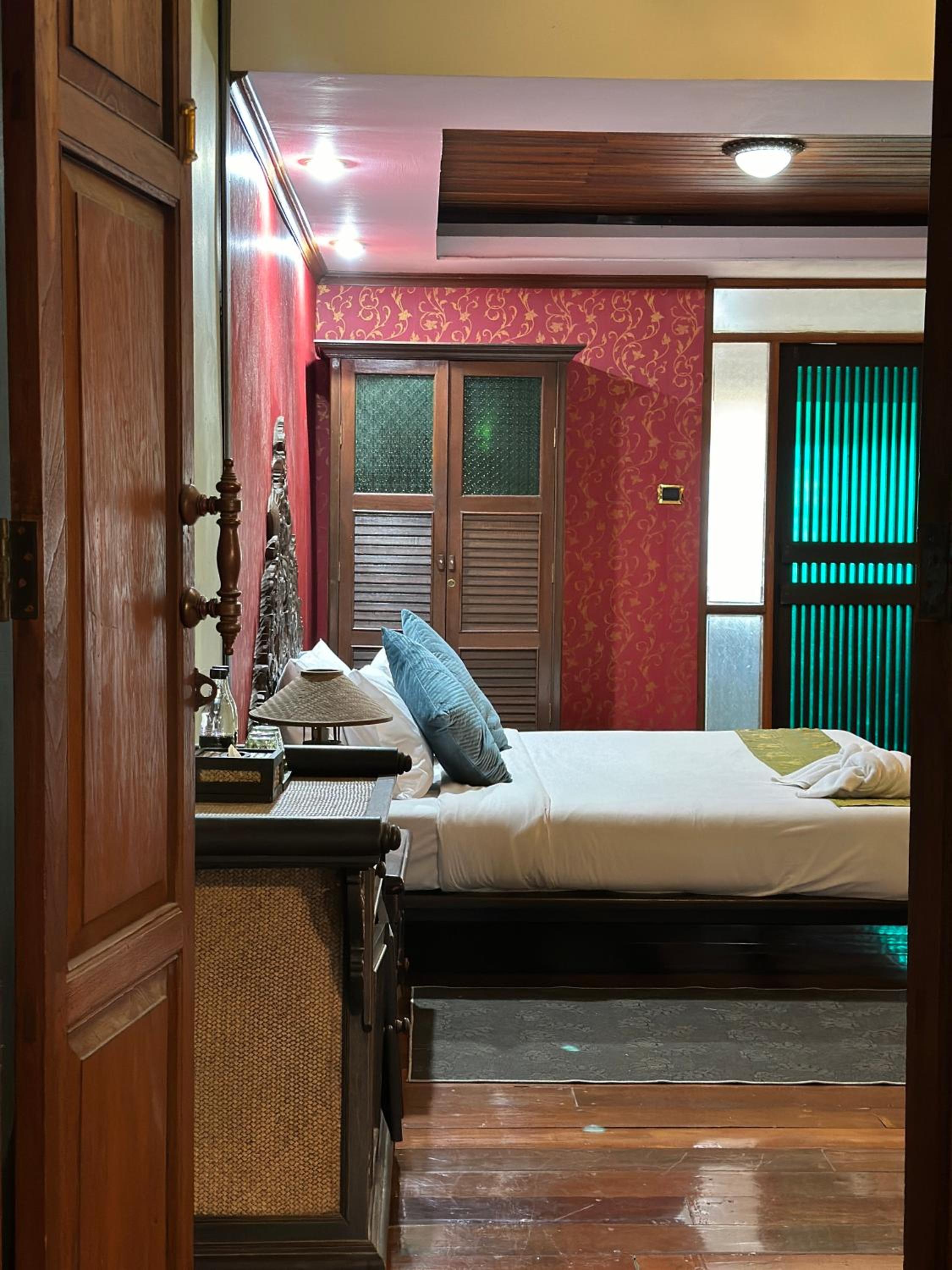 Deluxe Family Room - Photo 7