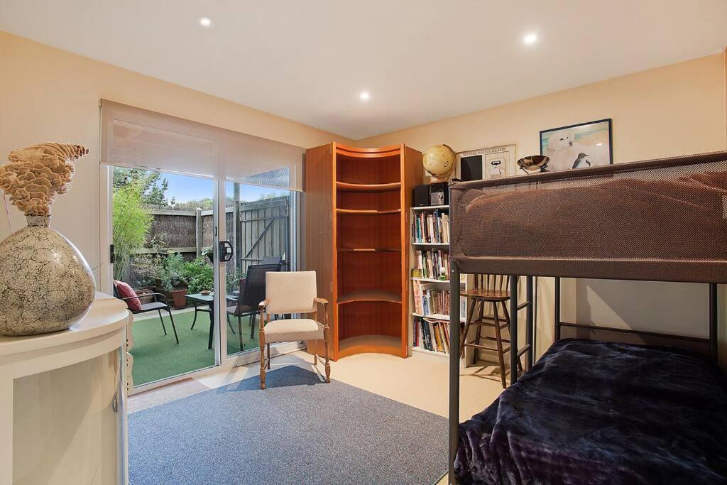 Four-Bedroom Apartment photo 2
