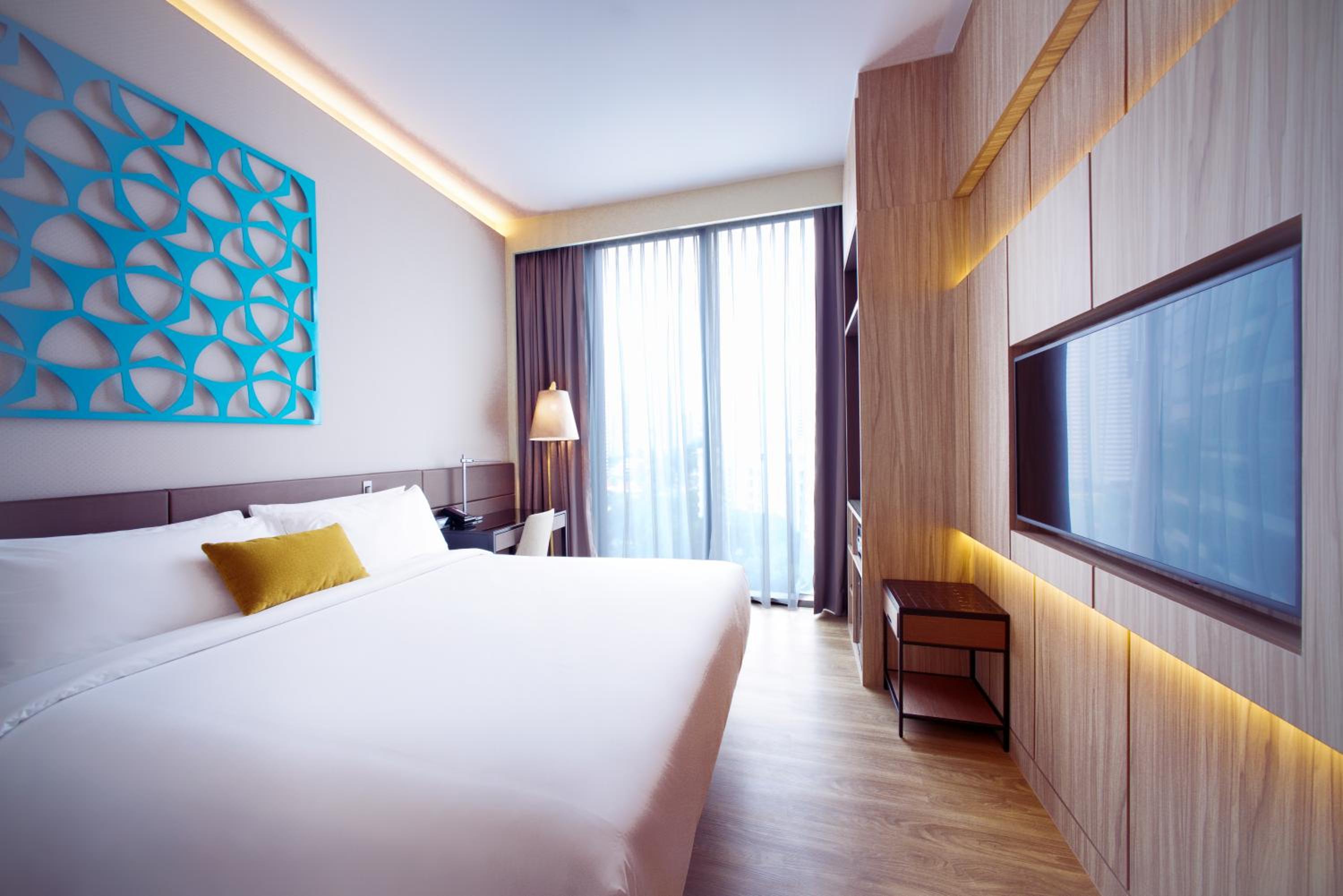 Deluxe Double Room, Higher Floor, Free Mini-bar thumbnail 5